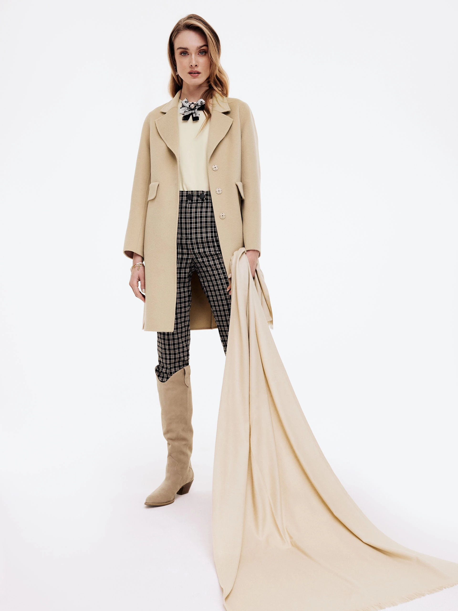 Coat in ecru color