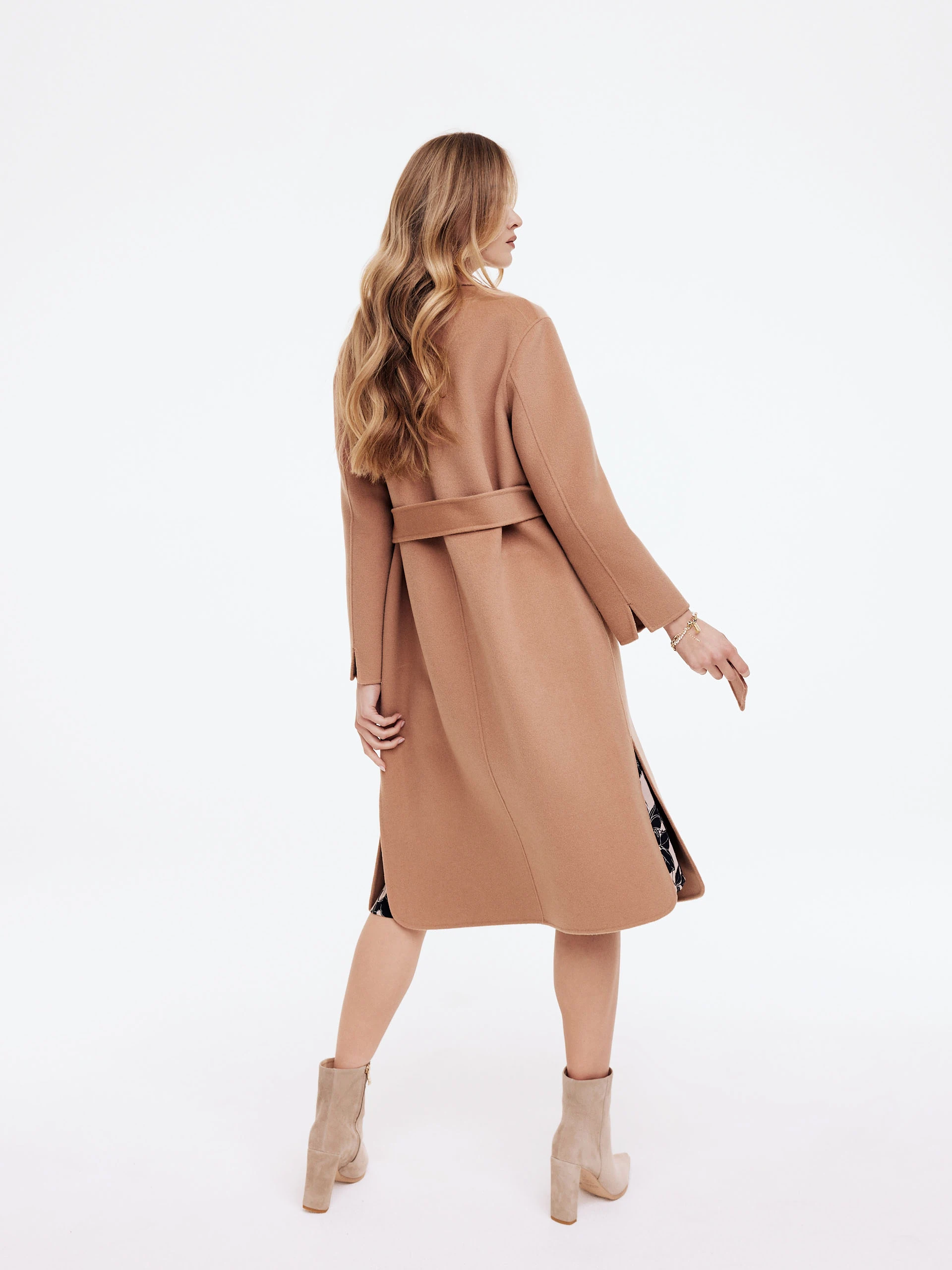 Caramel wool coat with double-breasted closure