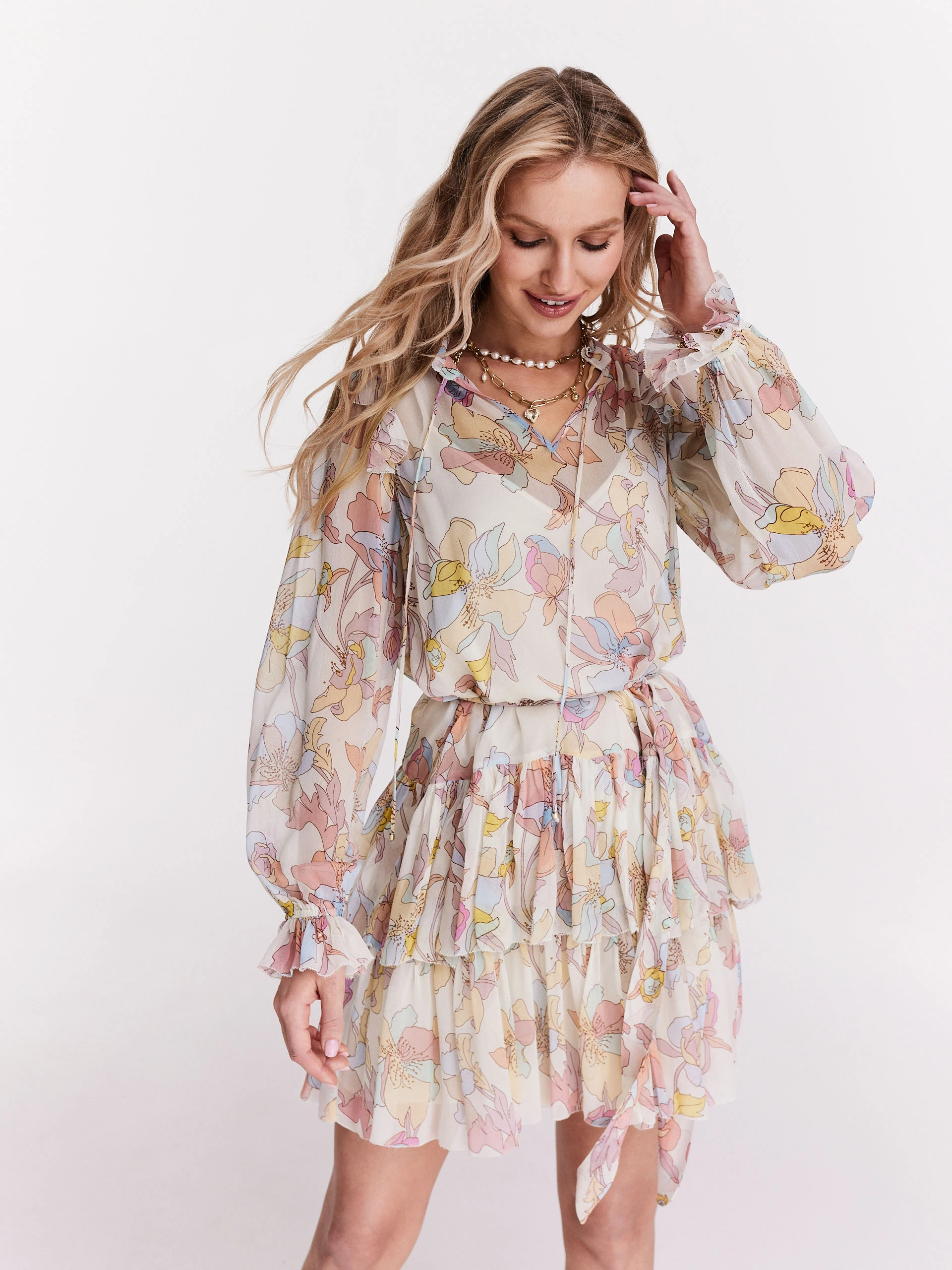 Short viscose dress with pastel flowers