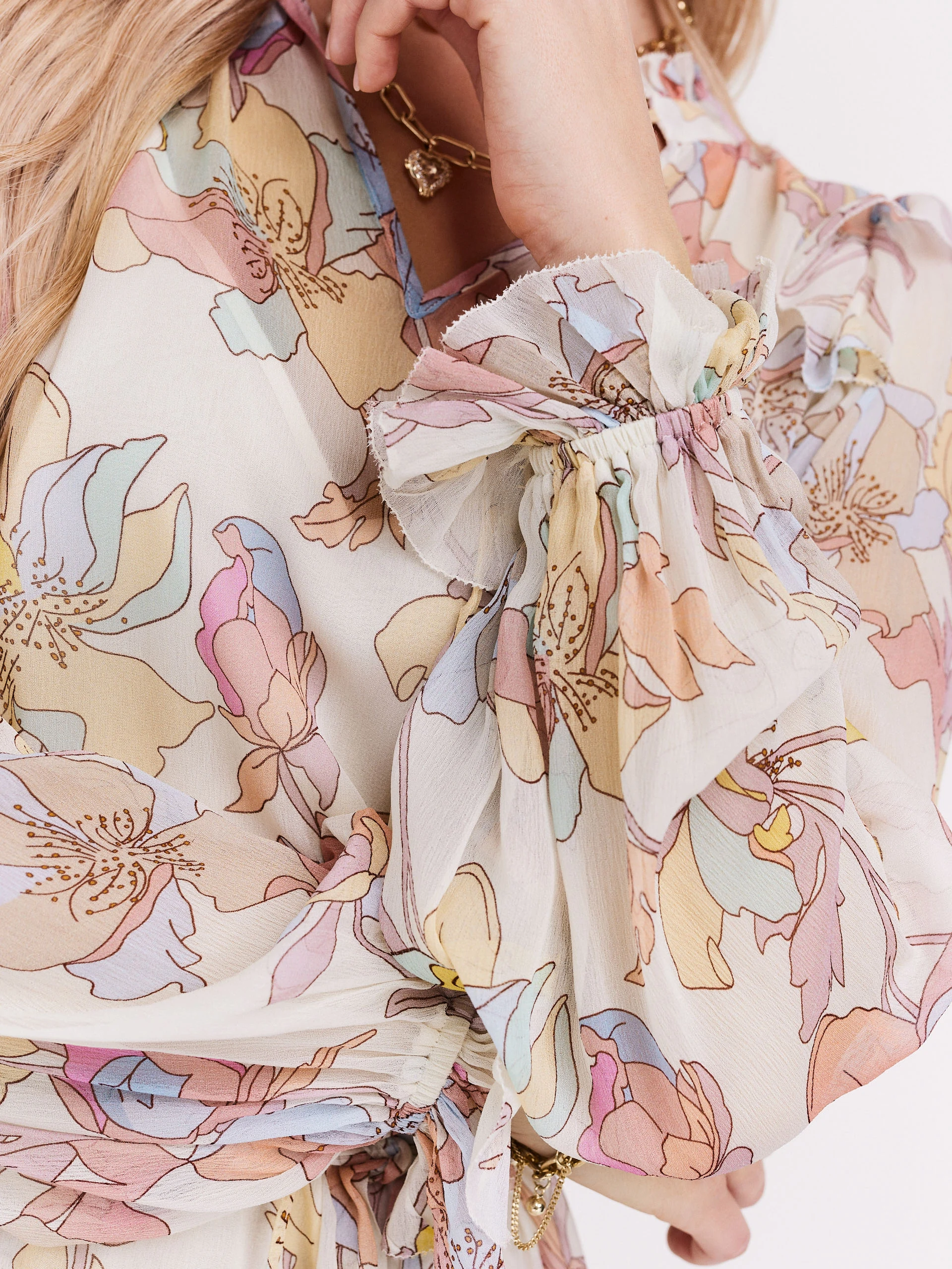 Short viscose dress with pastel flowers