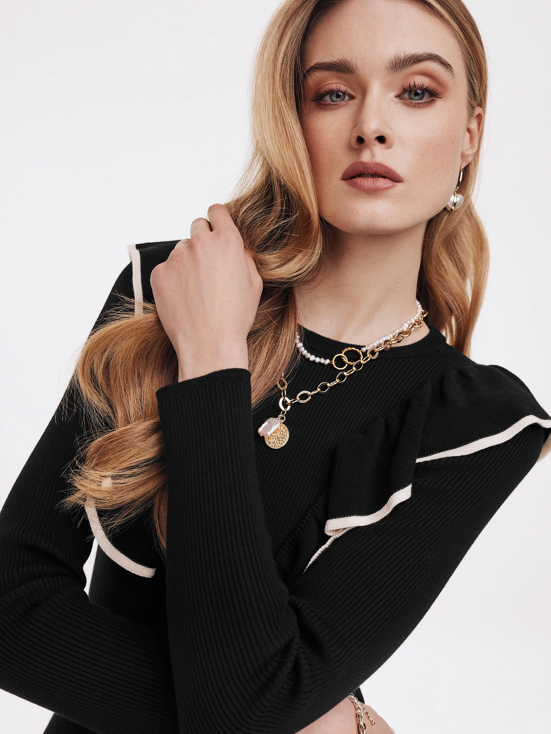 Fitted black dress with ruffles