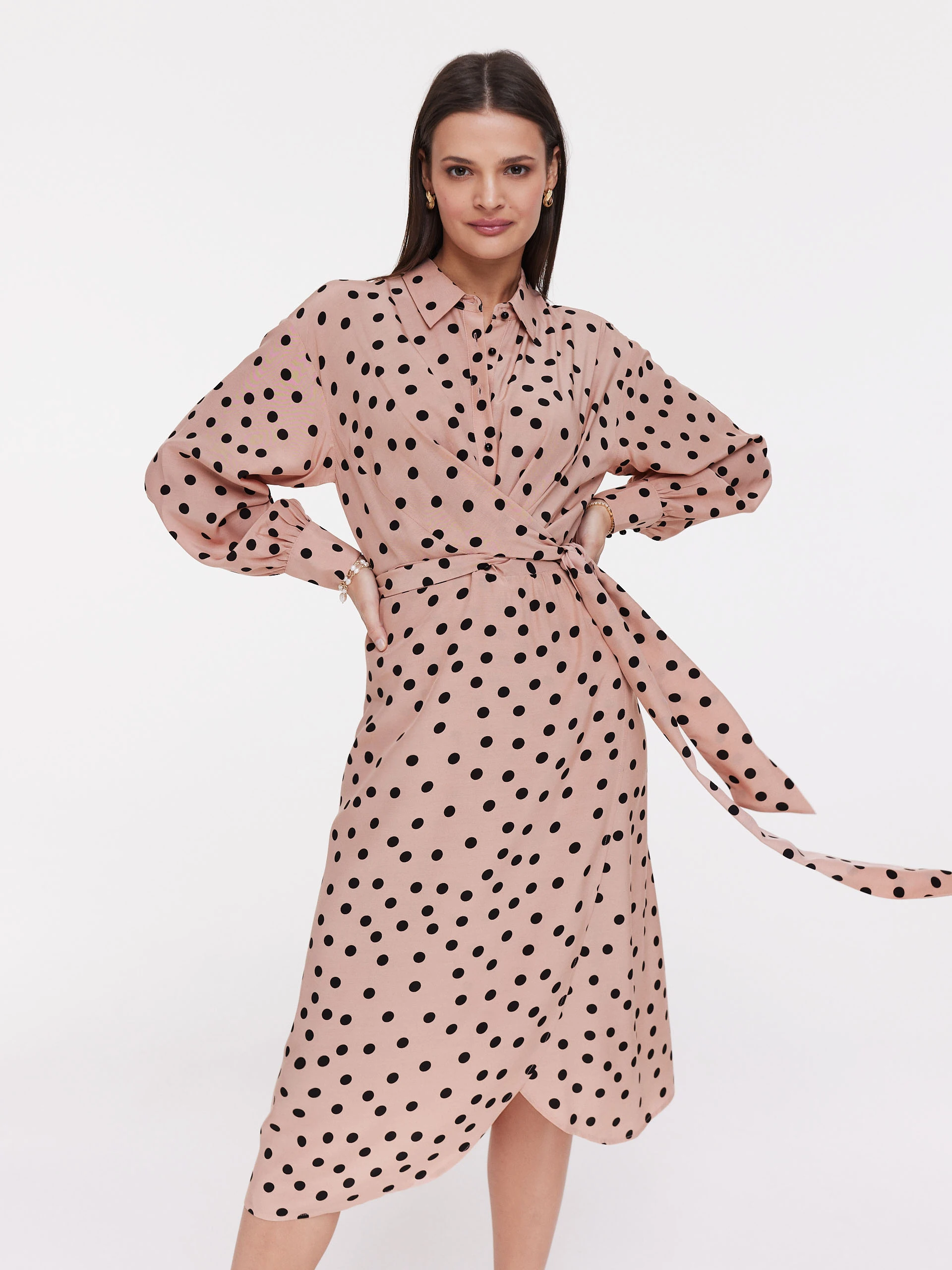 Powder-pink pea-patterned chemise