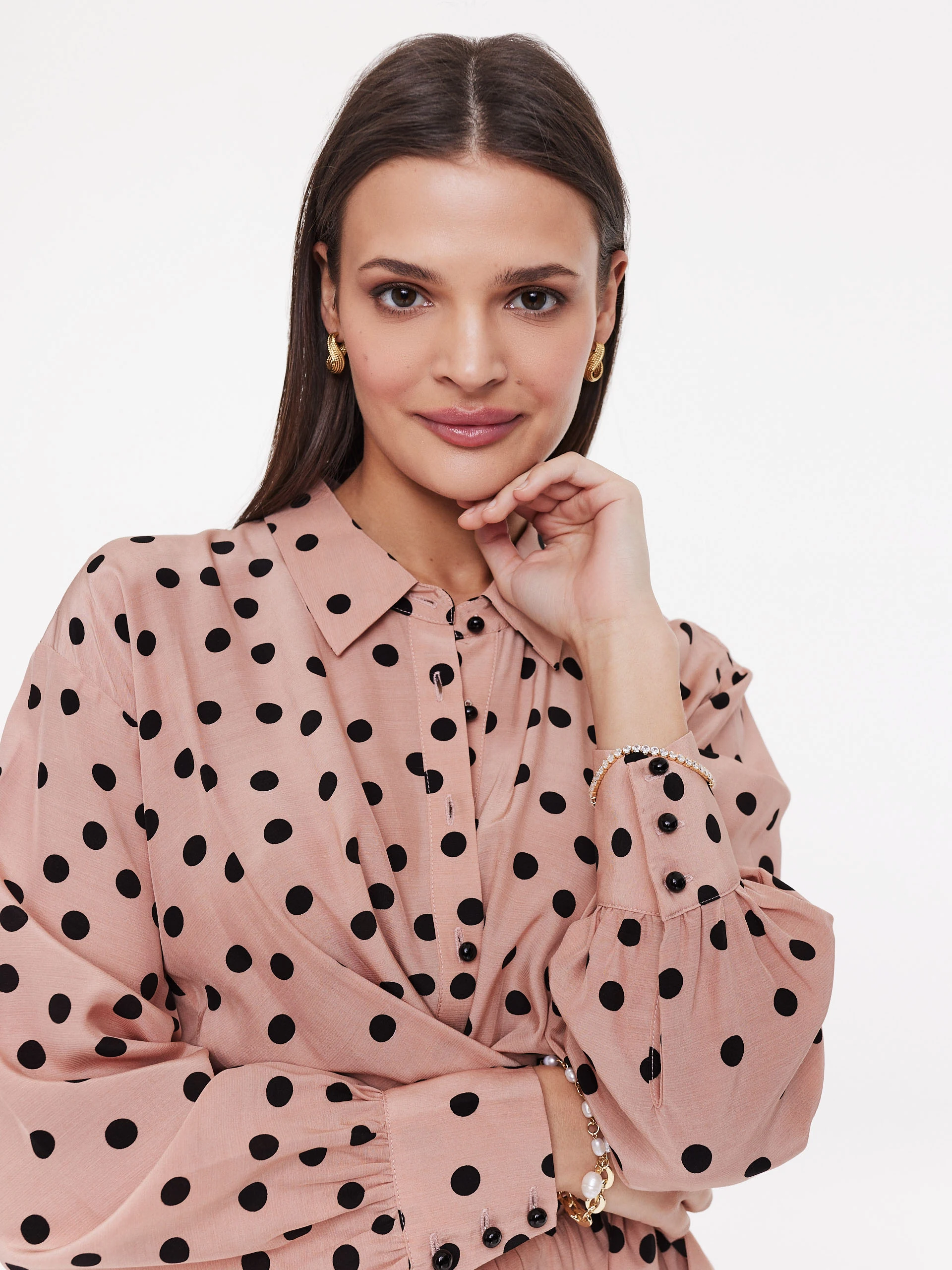 Powder-pink pea-patterned chemise