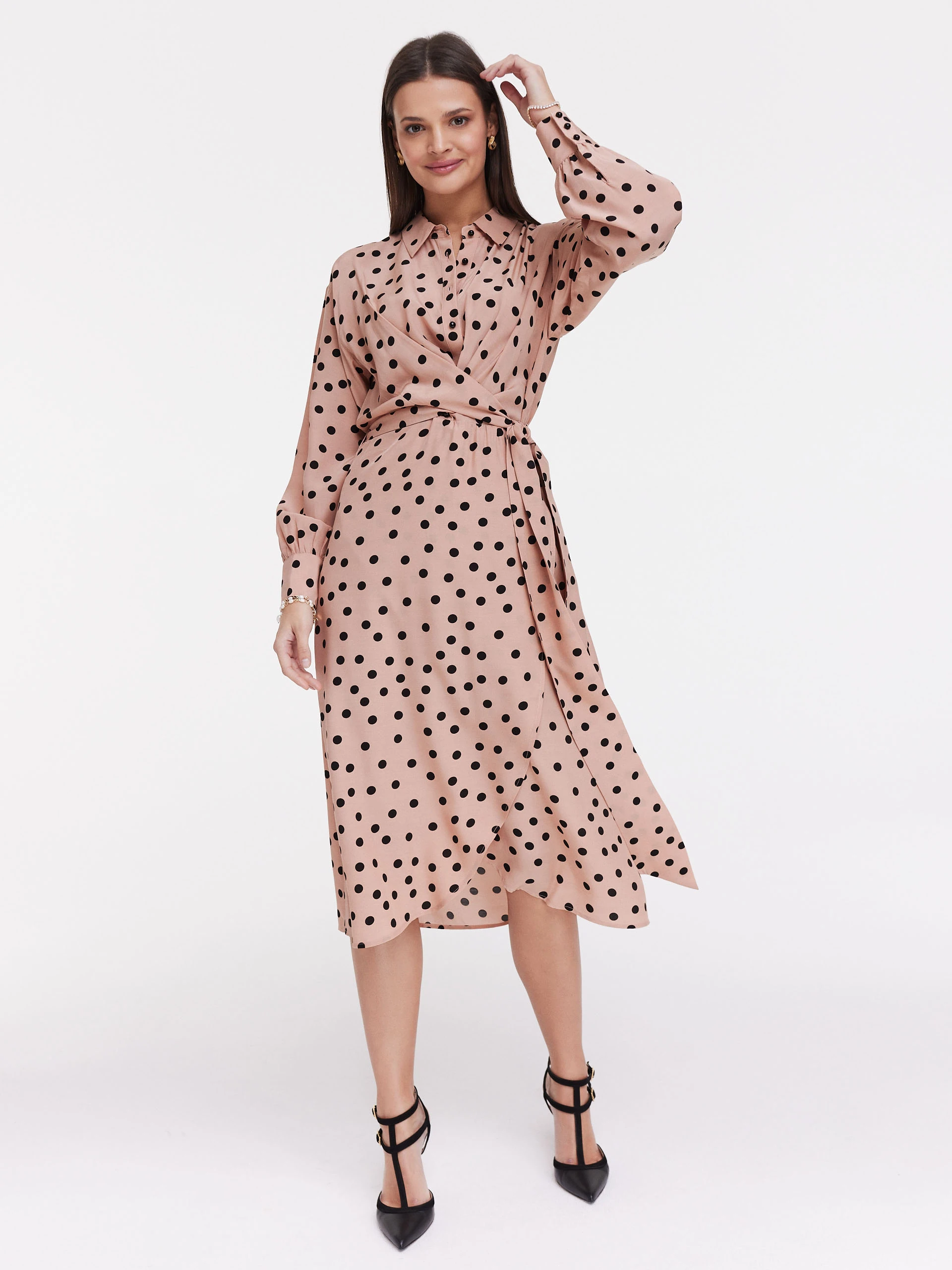 Powder-pink pea-patterned chemise