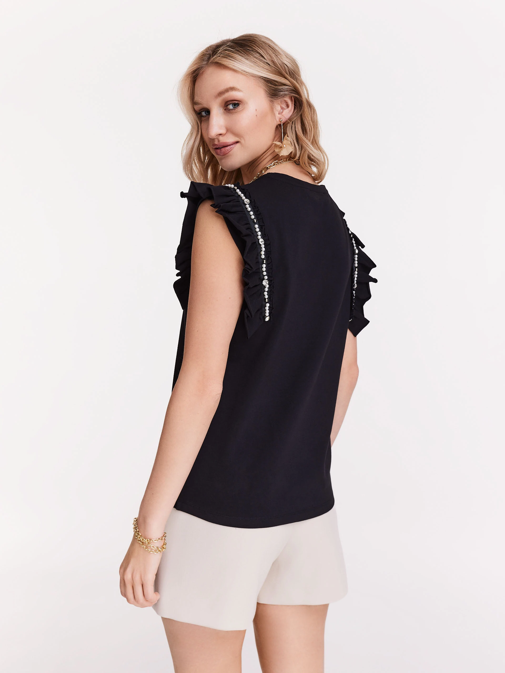 Beige high-waisted short pants