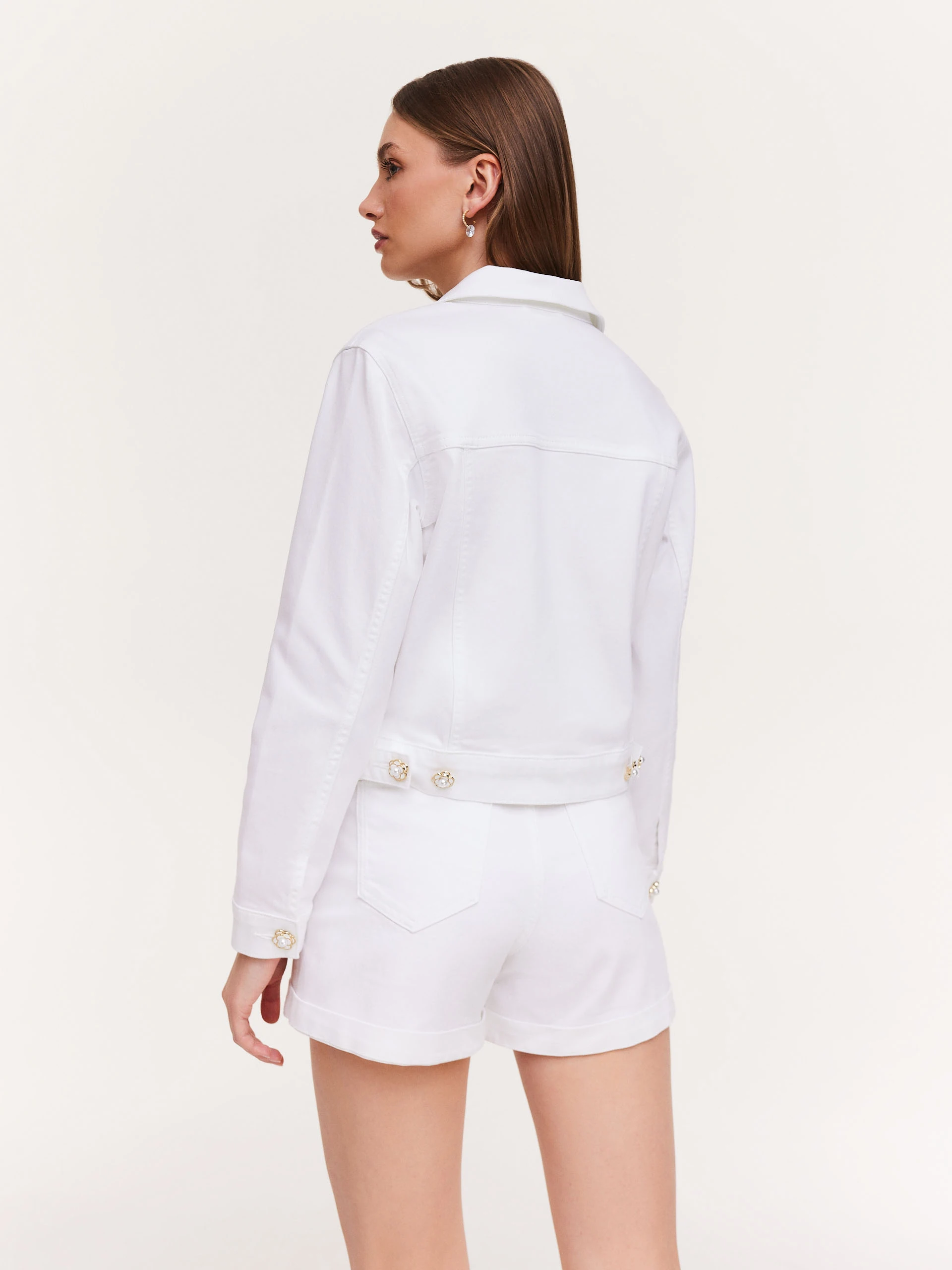 Białe szorty z wysokim stanem