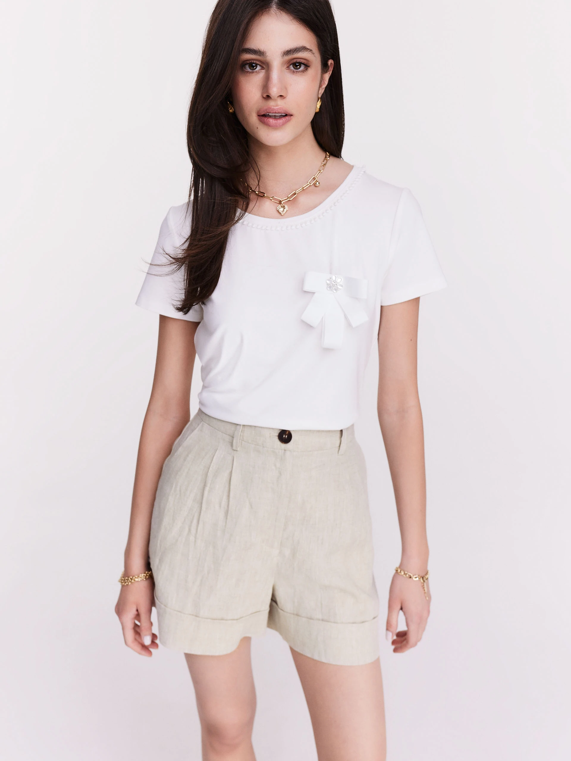 Beige short linen pants
