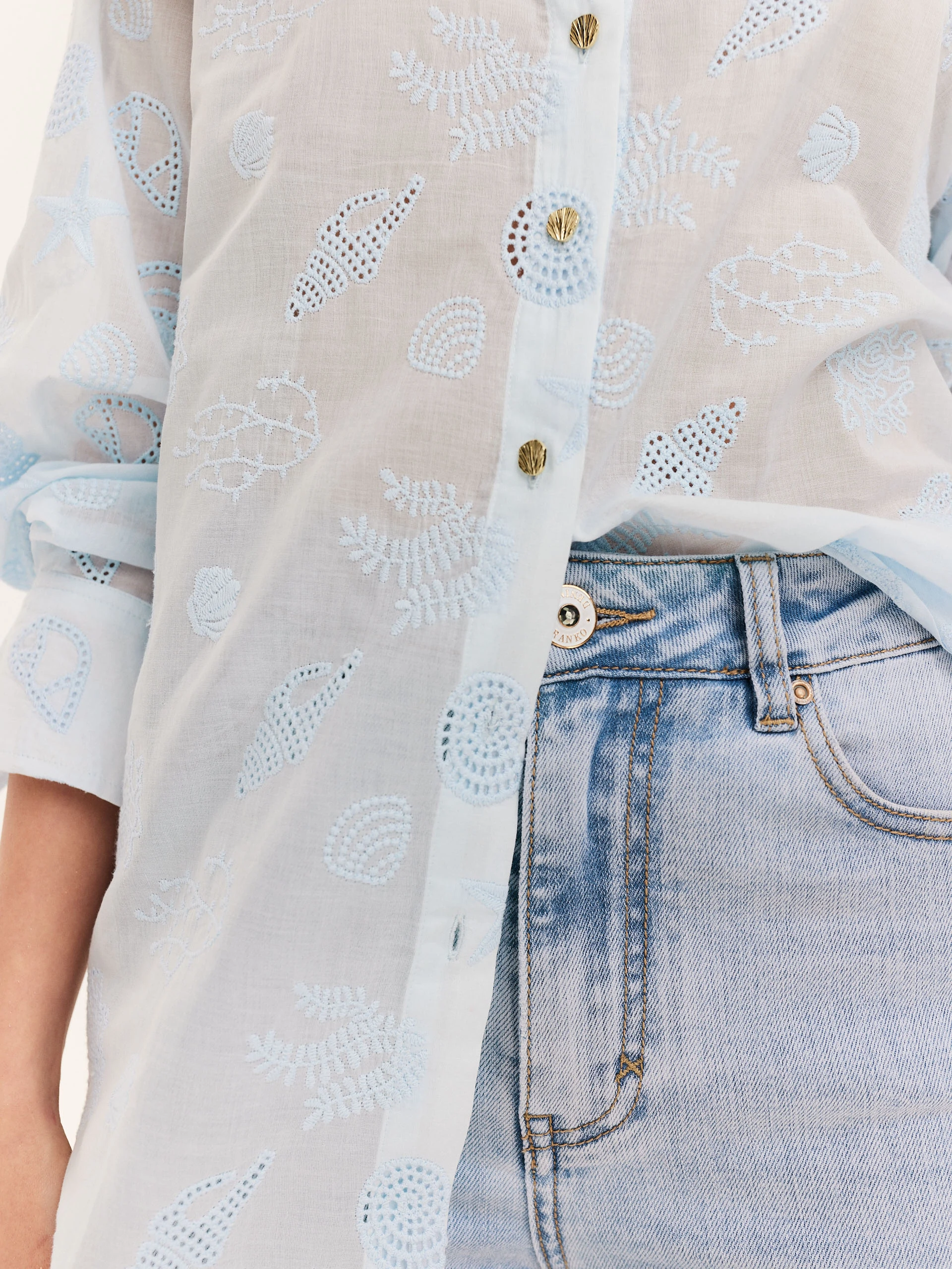 Light denim pants with slits