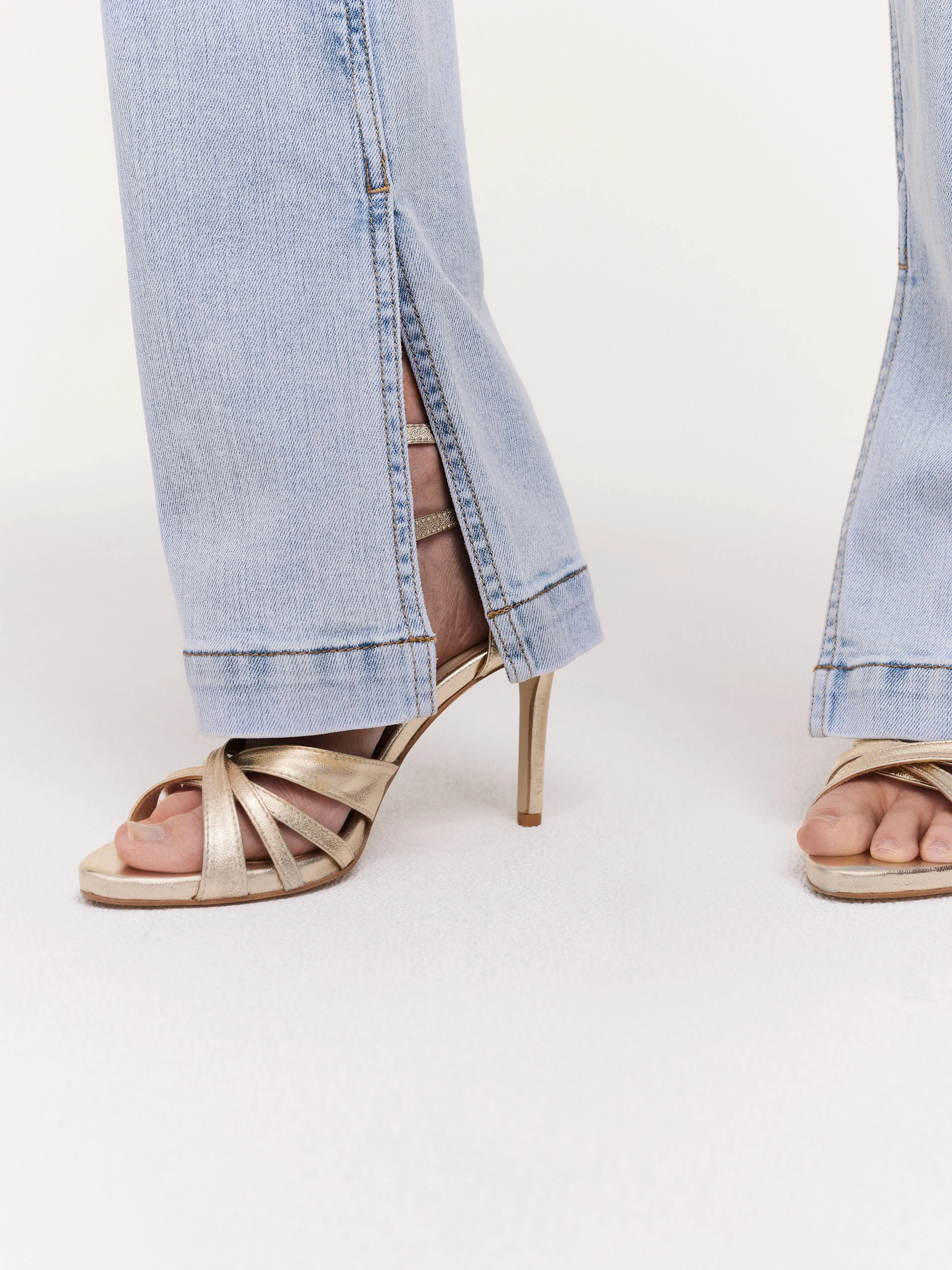 Light denim pants with slits