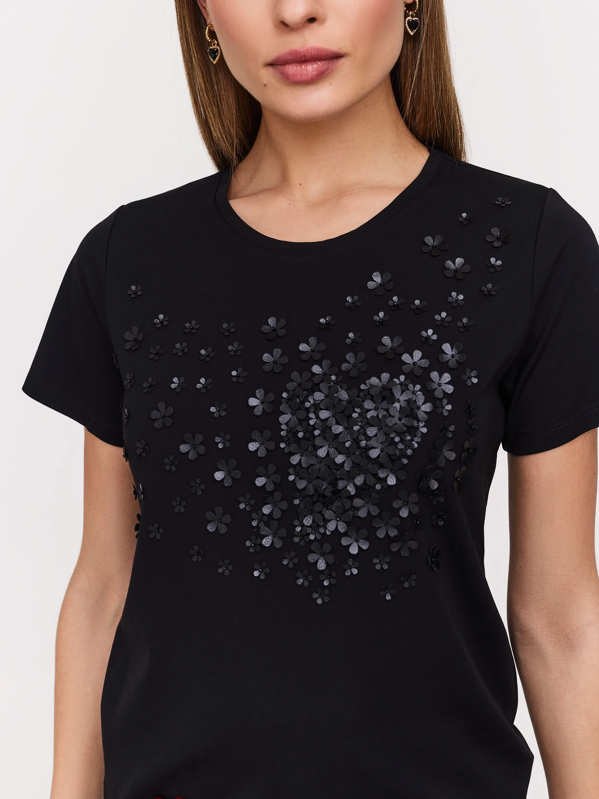 Black blouse with short sleeves and floral appliqué