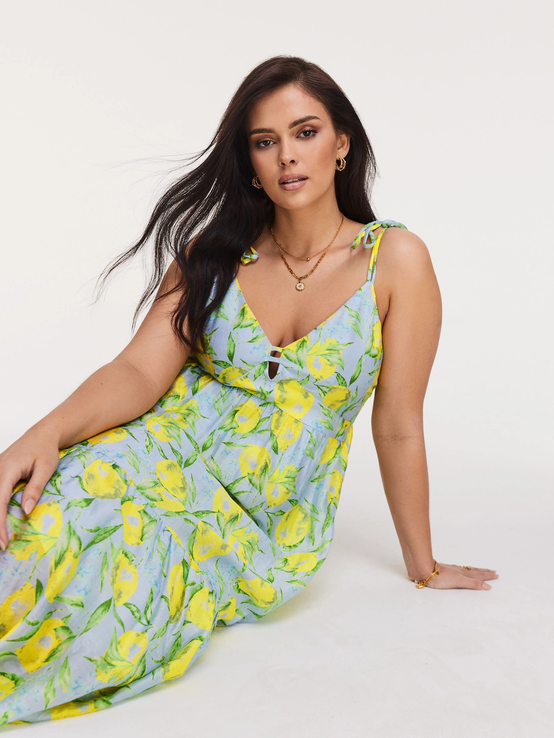 Long strapless dress in blue and yellow colors