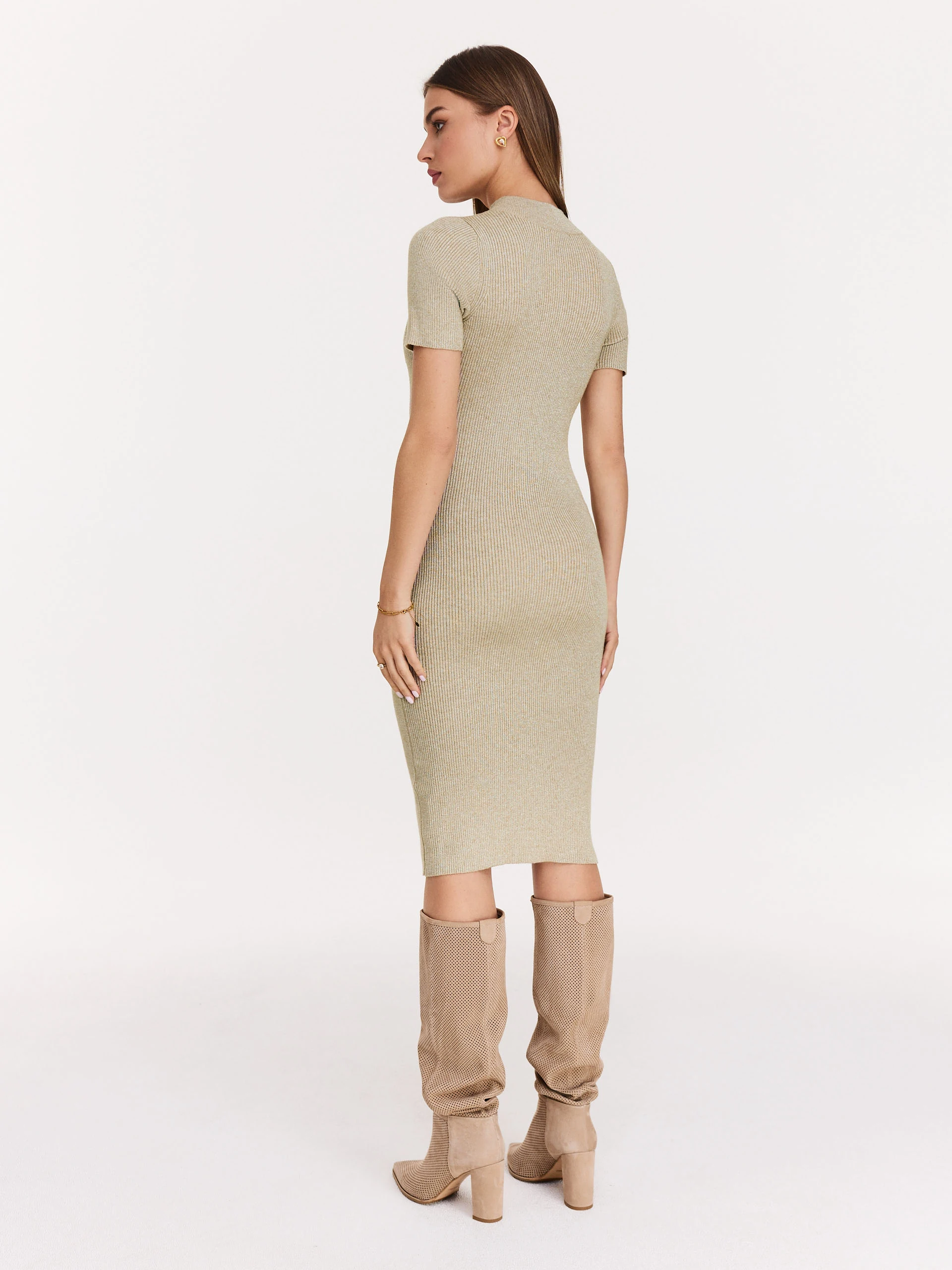 Beige knit dress with appliqué