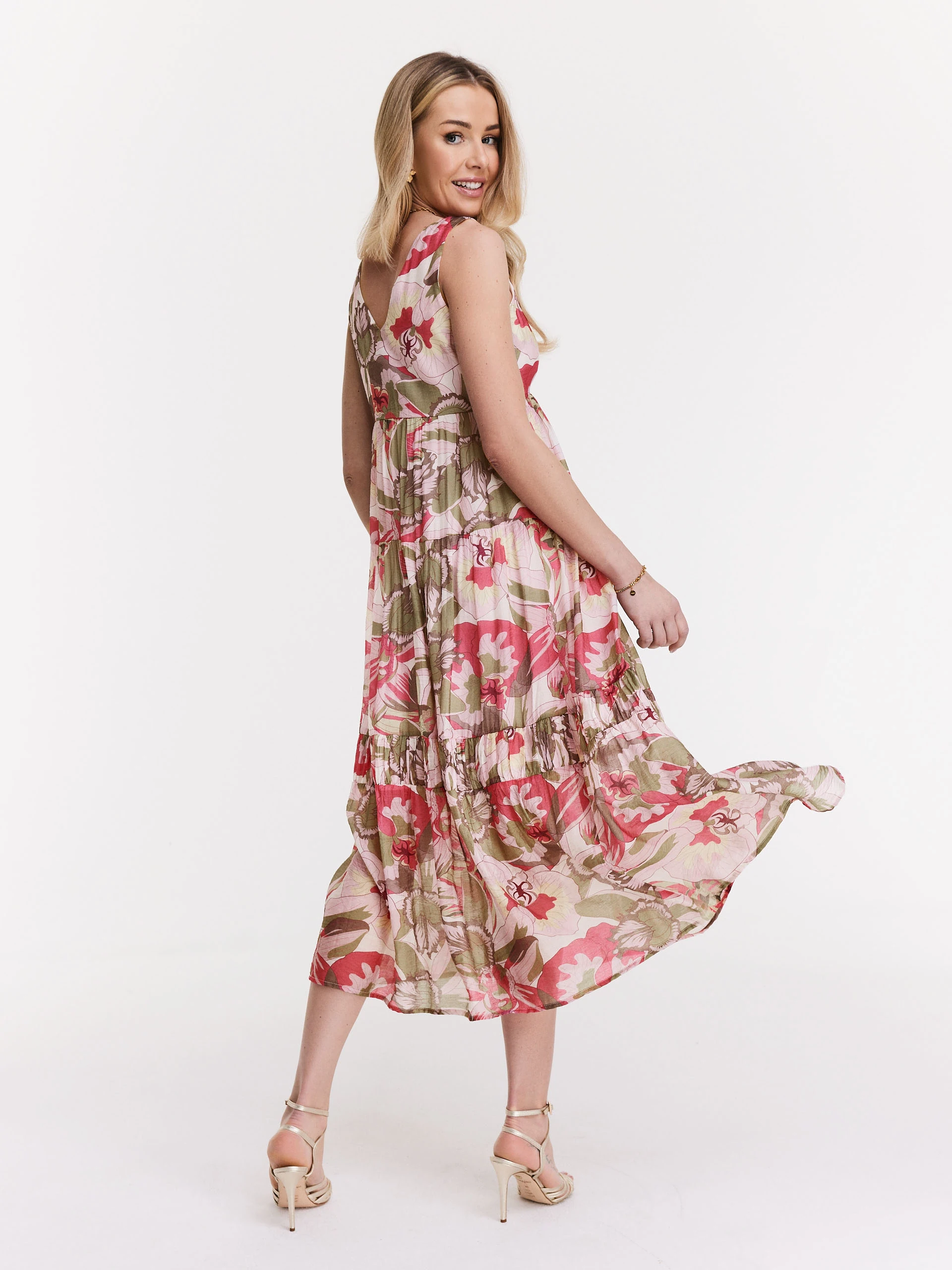 Loose pink dress with floral patterns