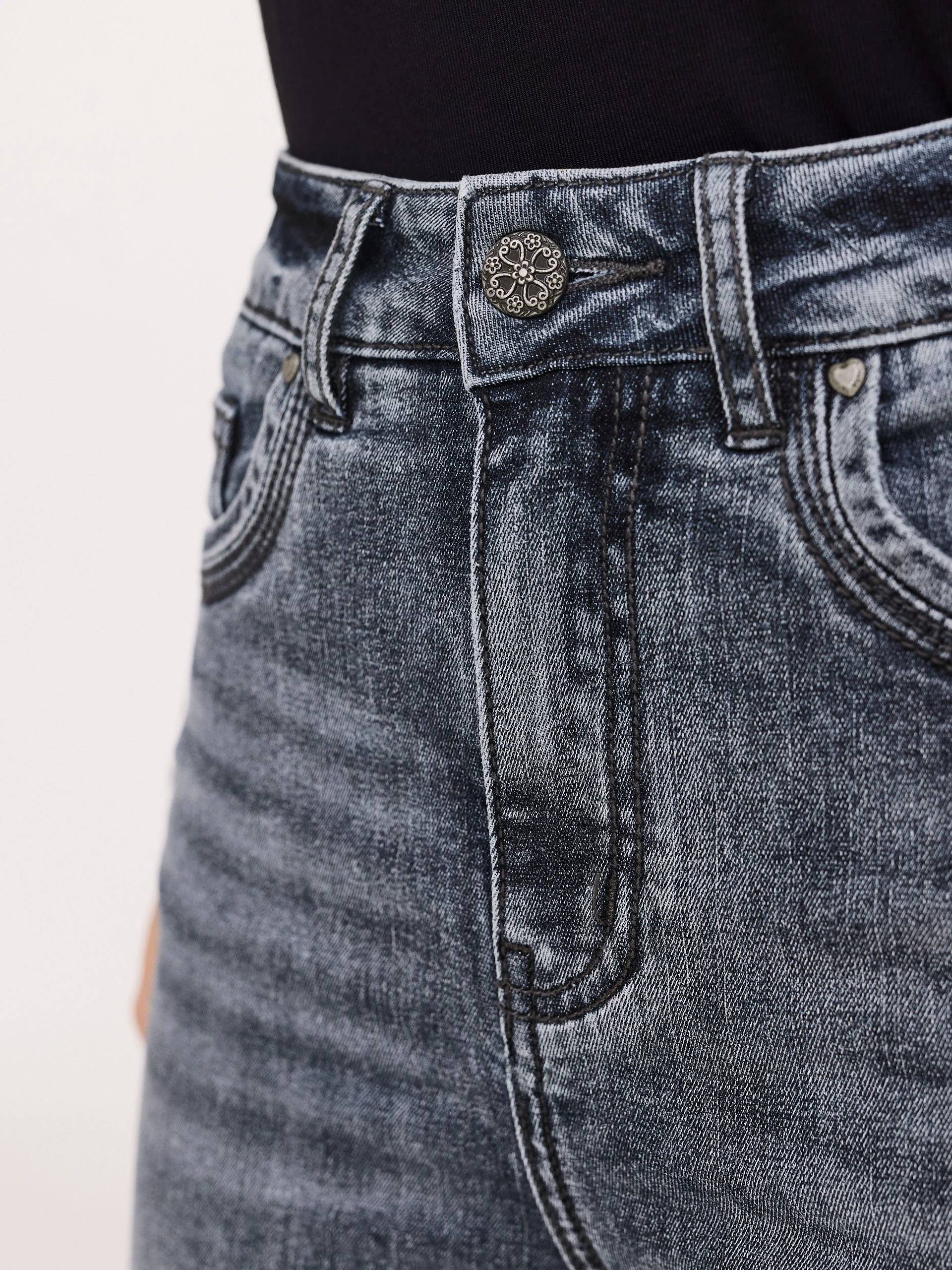Light grey high-waisted tube jeans