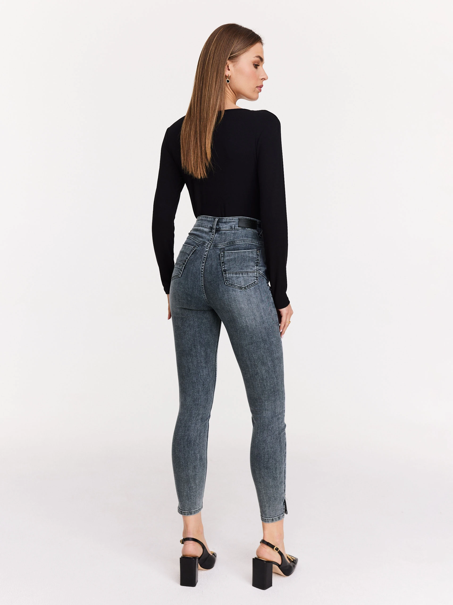 Light grey high-waisted tube jeans