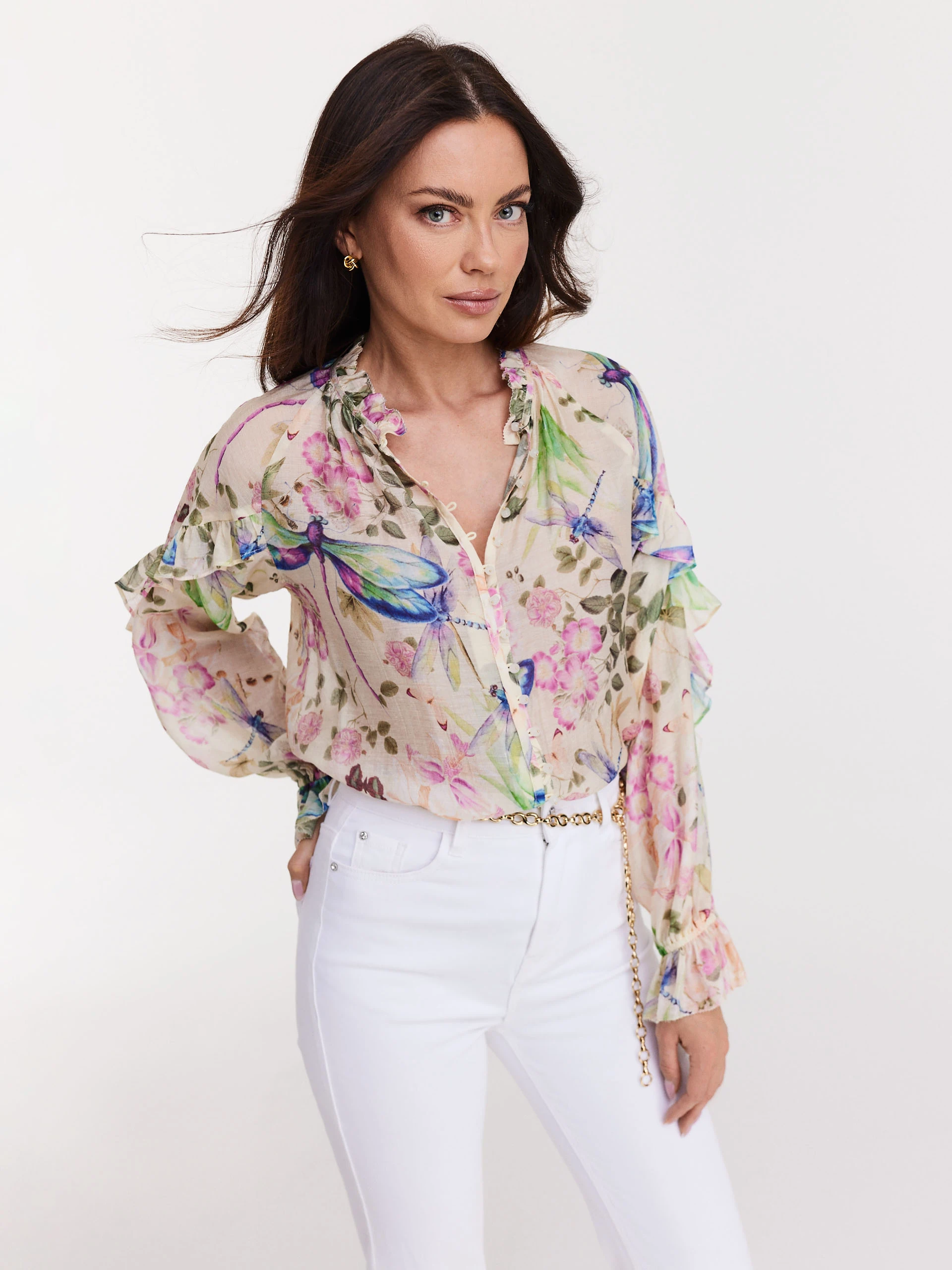 White cotton pants with flared legs