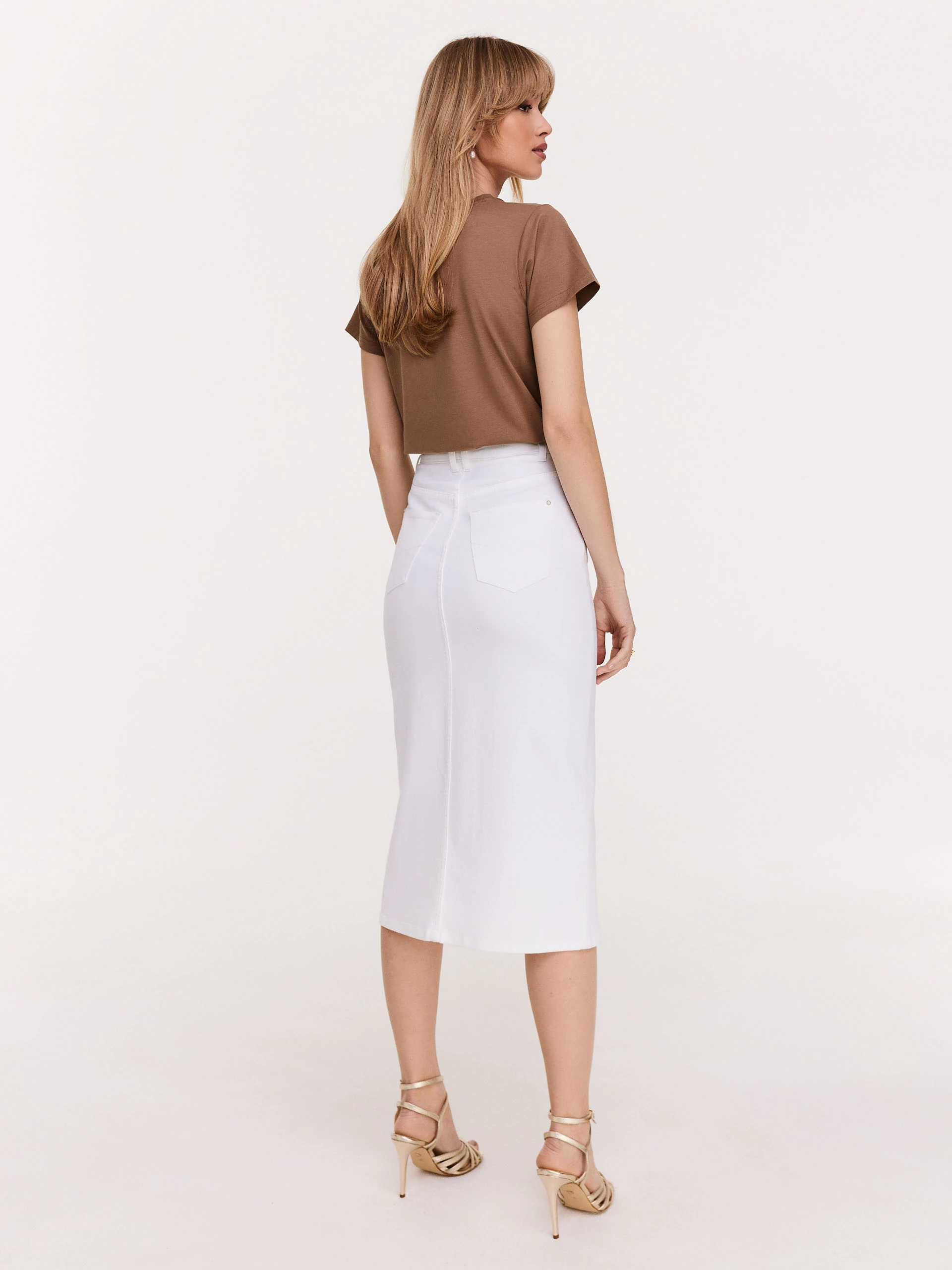 White high-waisted skirt with slit