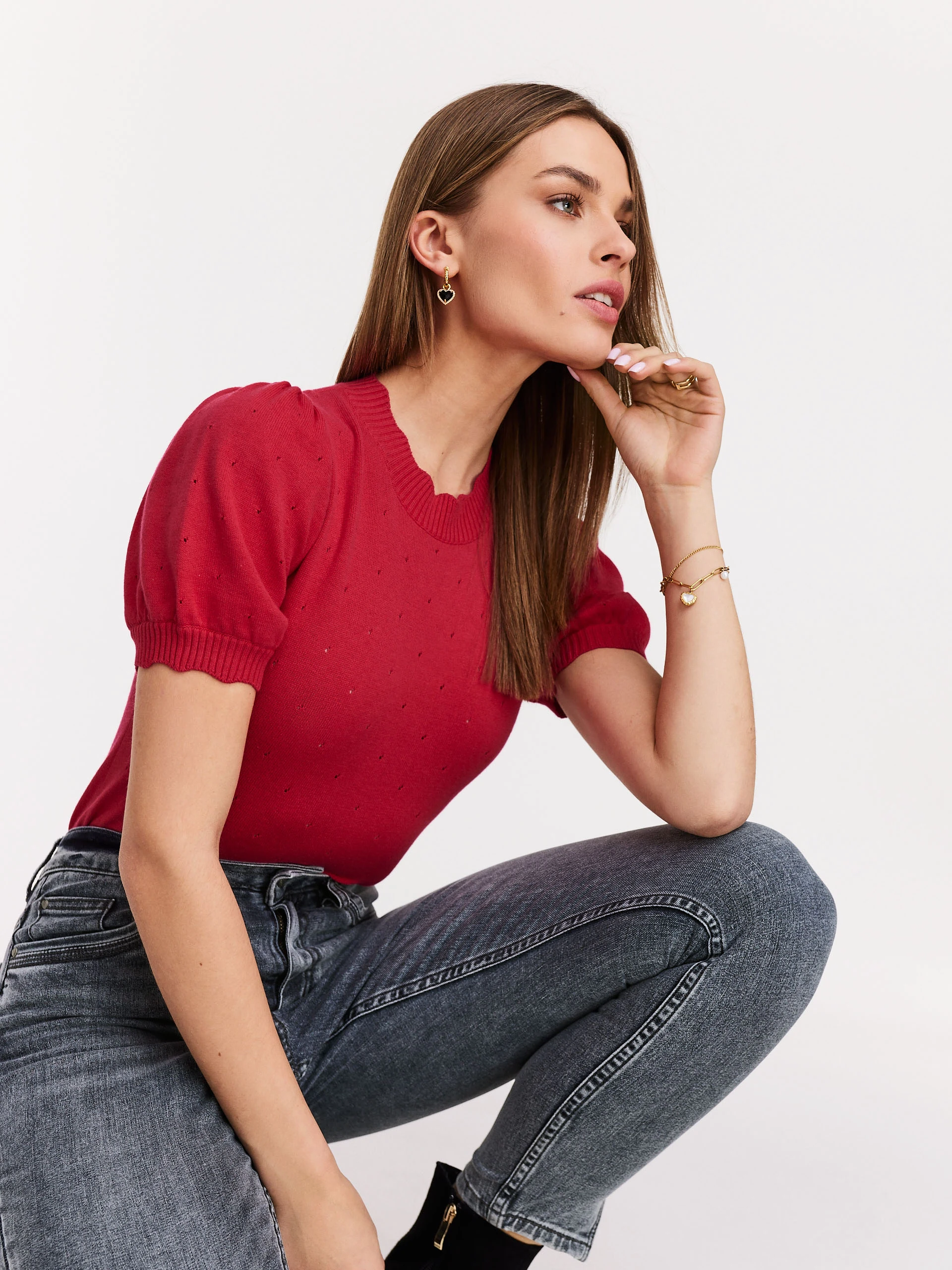 Short-sleeved sweater in a shade of fuchsia