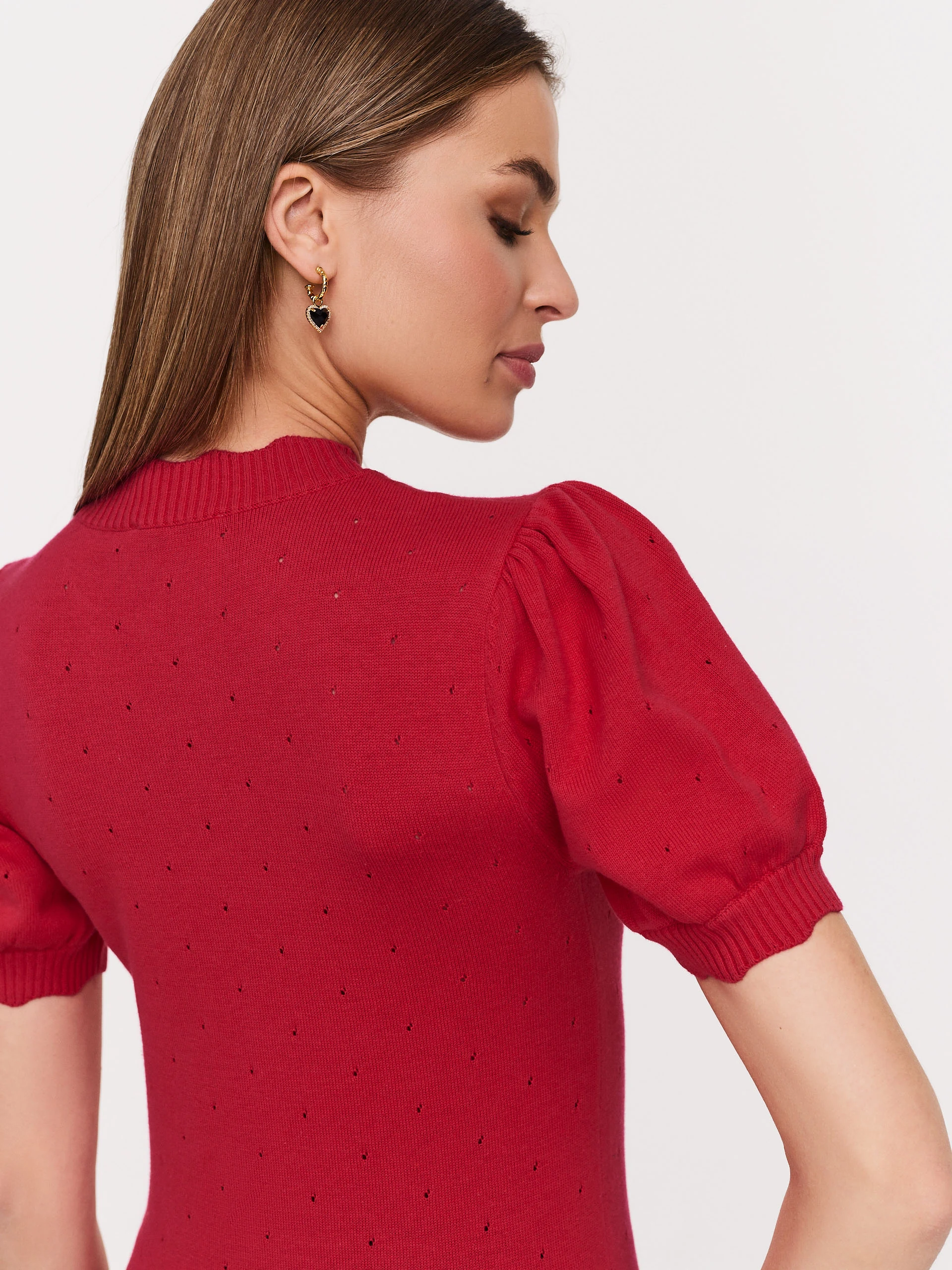 Short-sleeved sweater in a shade of fuchsia