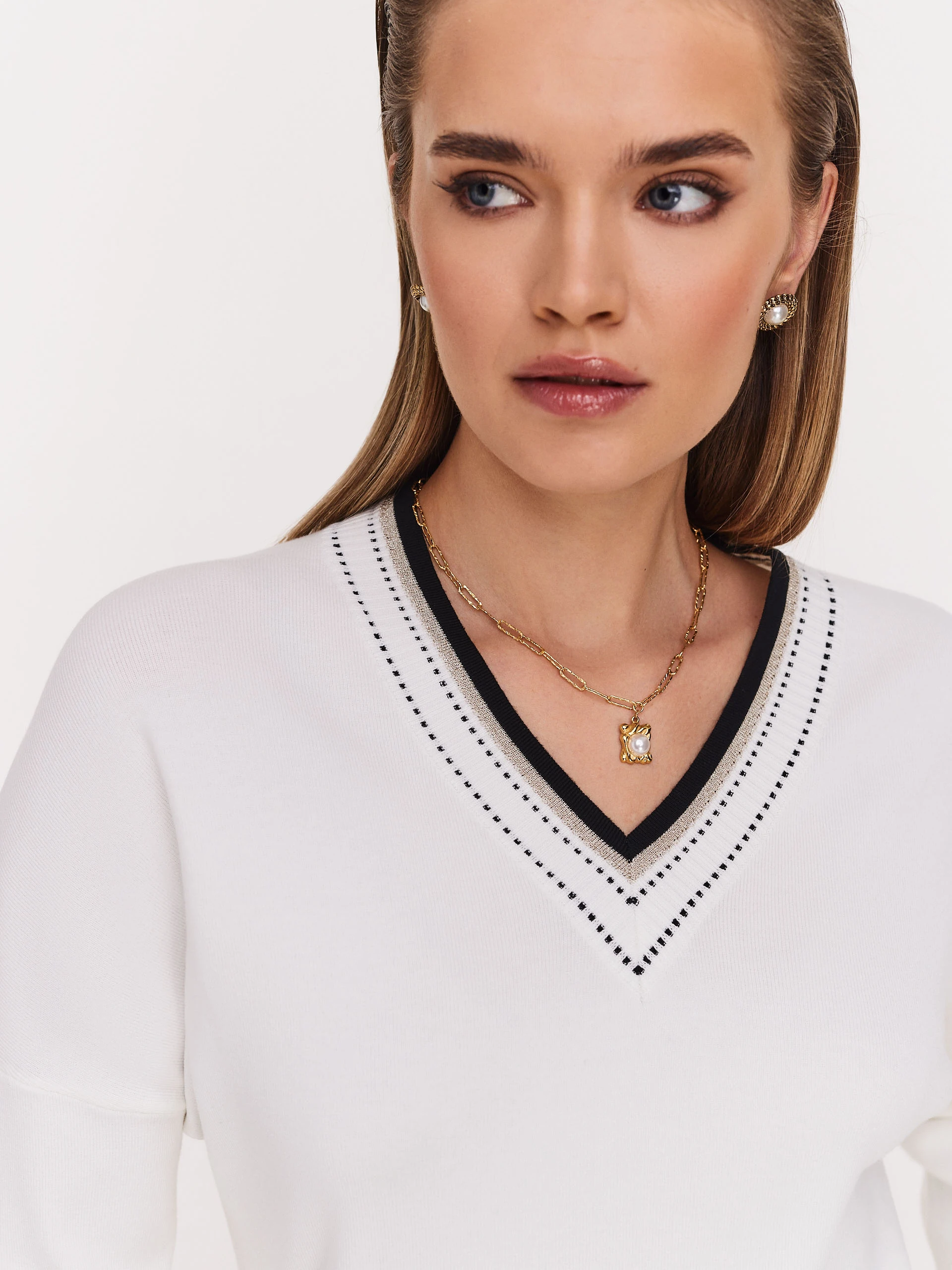 Cream sweater with V neckline
