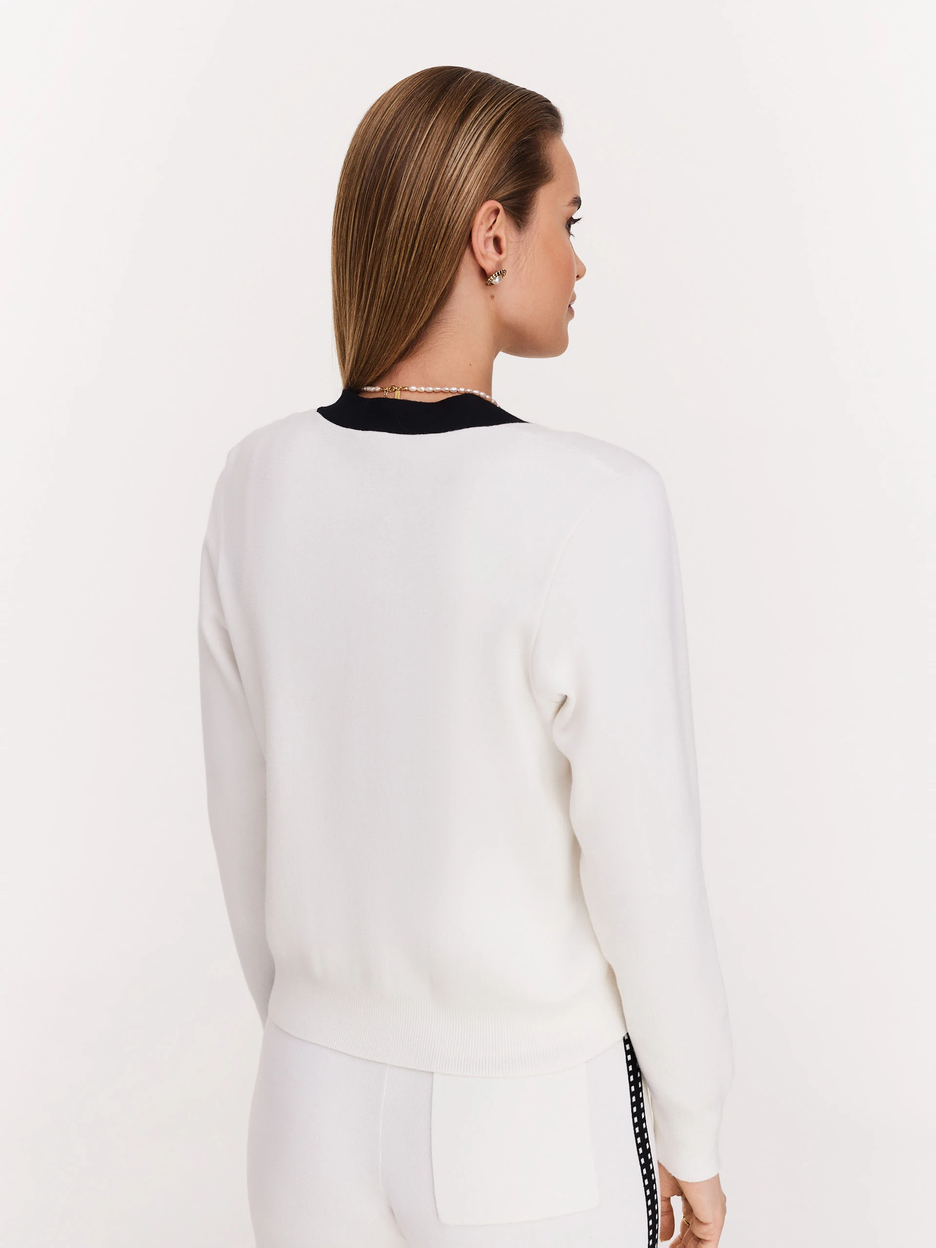 Short cream cardigan with decorative buttons