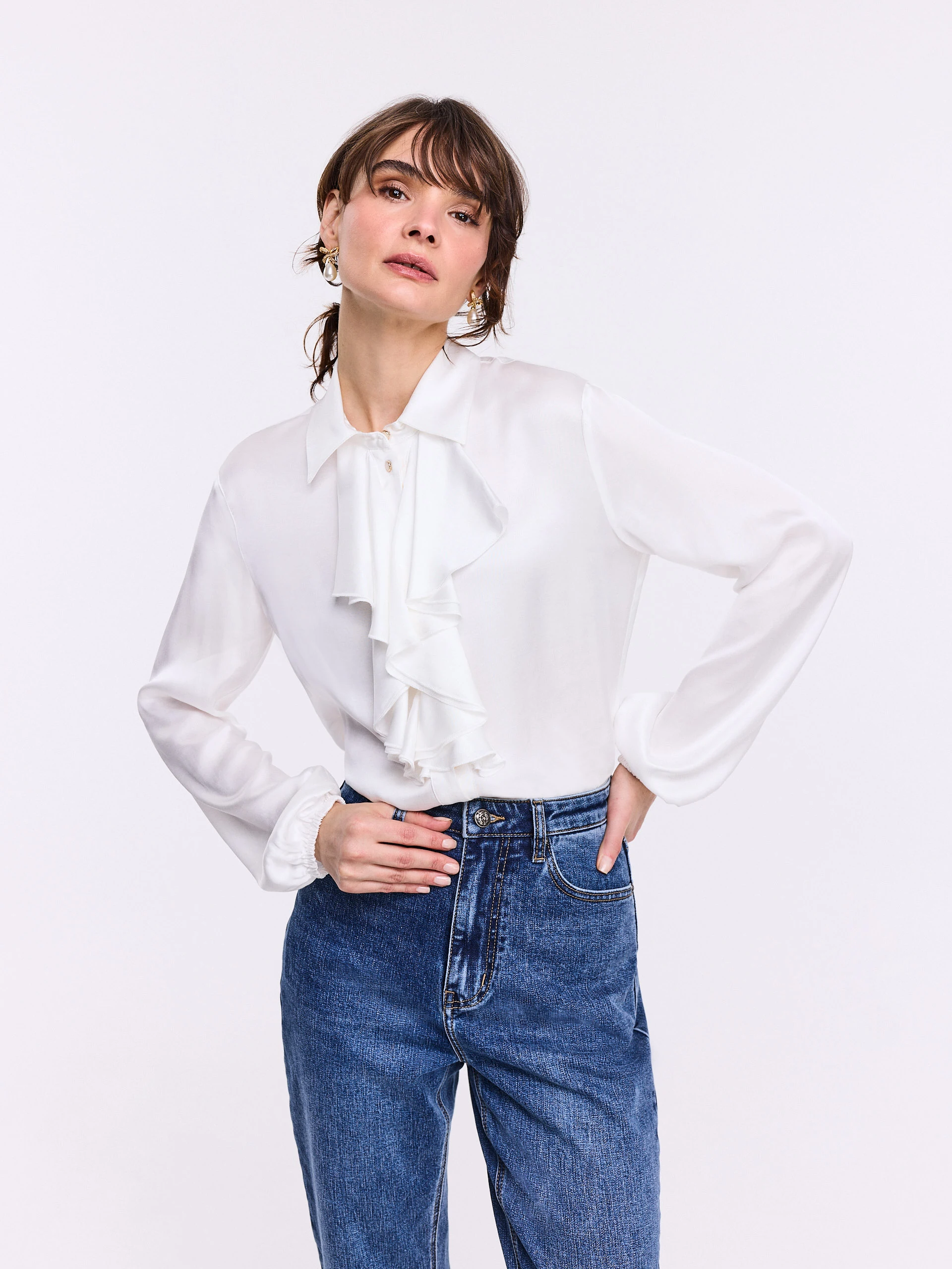 Elegant white viscose blouse with jabot