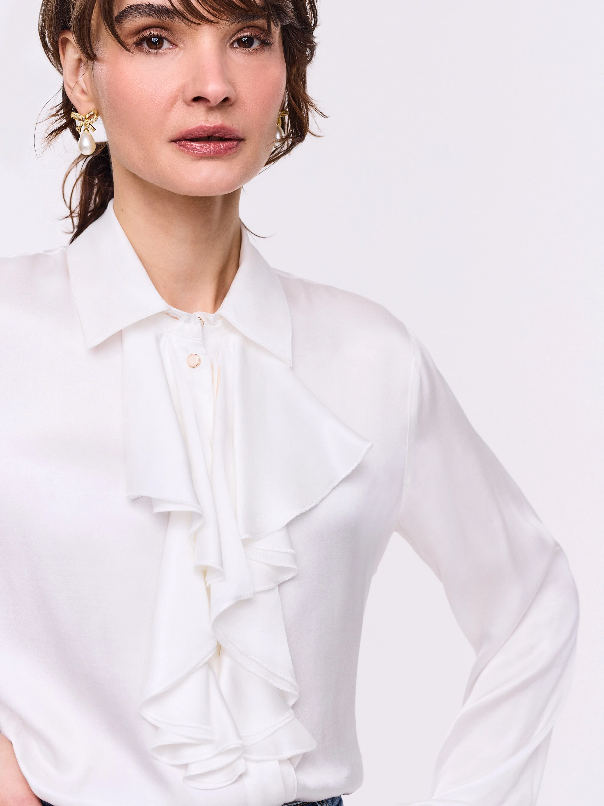 Elegant white viscose blouse with jabot