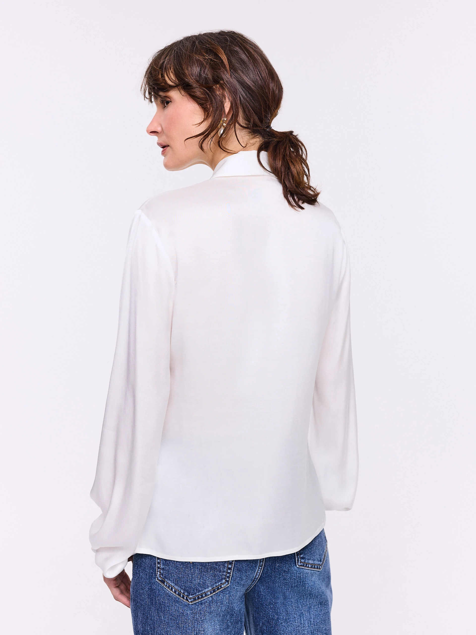 Elegant white viscose blouse with jabot