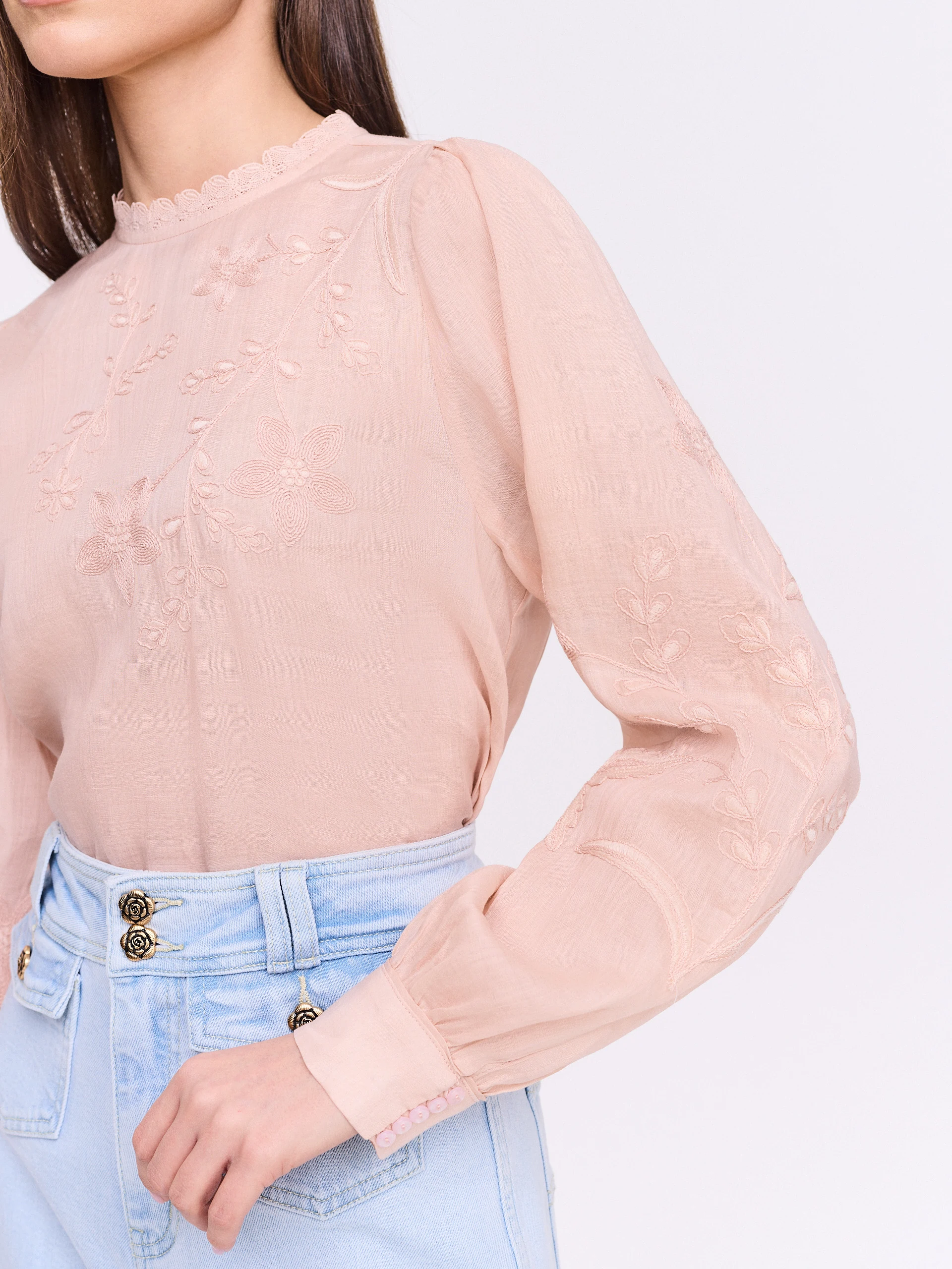 Light pink ramie blouse with embroidered decorations