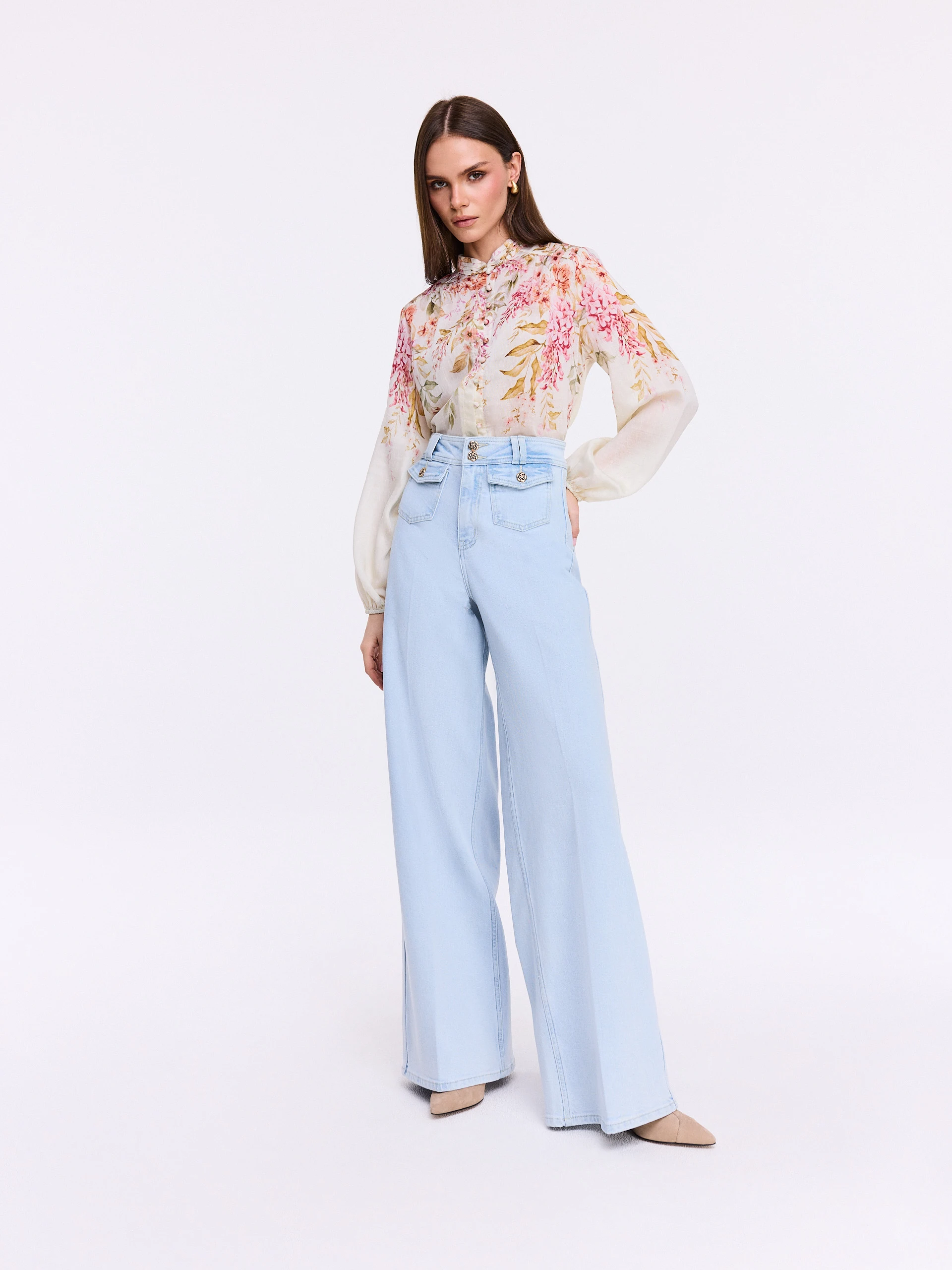 Creamy shirt with a stand-up collar and floral patterns