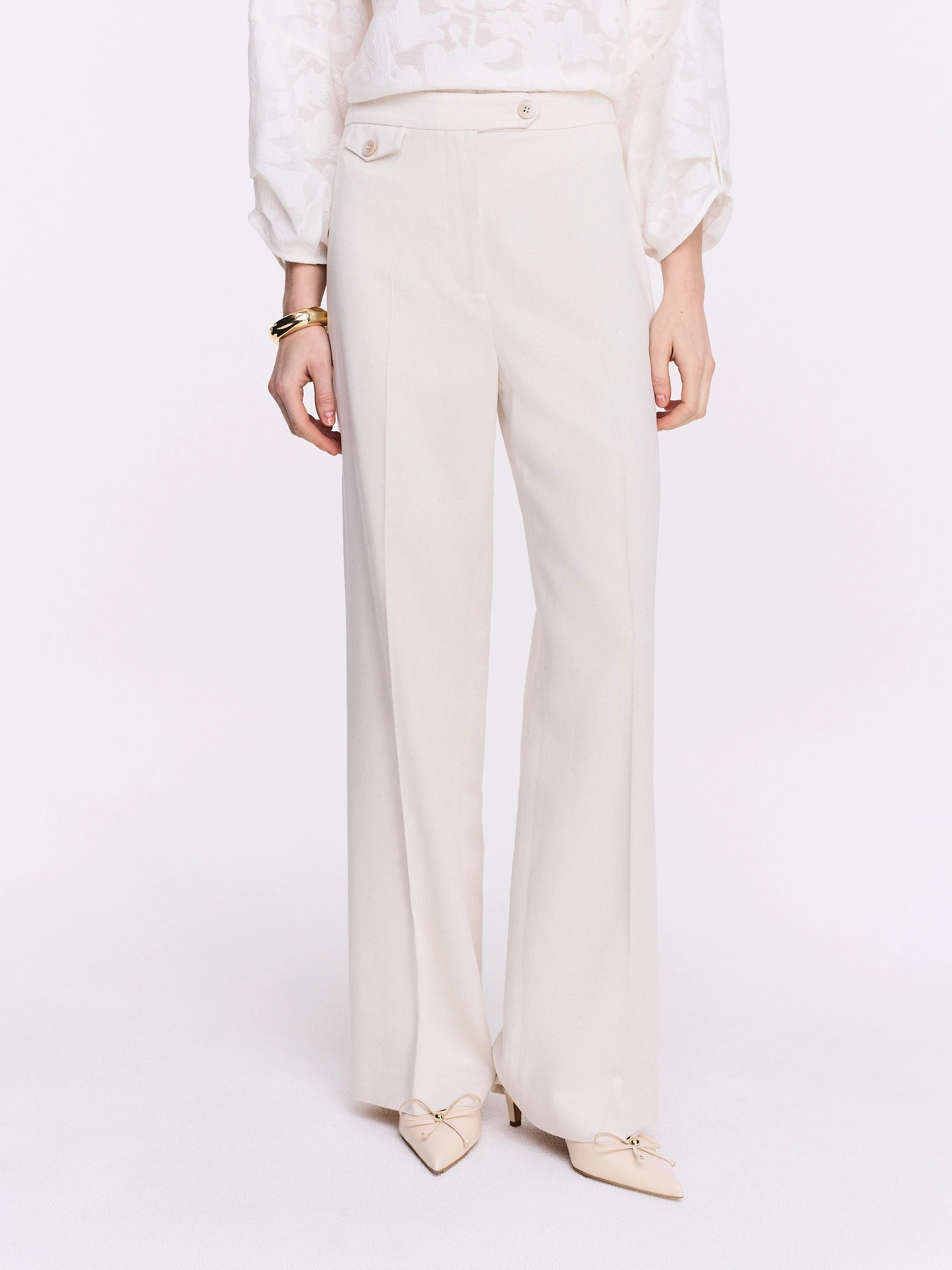 Elegant cream-colored pants made of lyocell with cotton and linen
