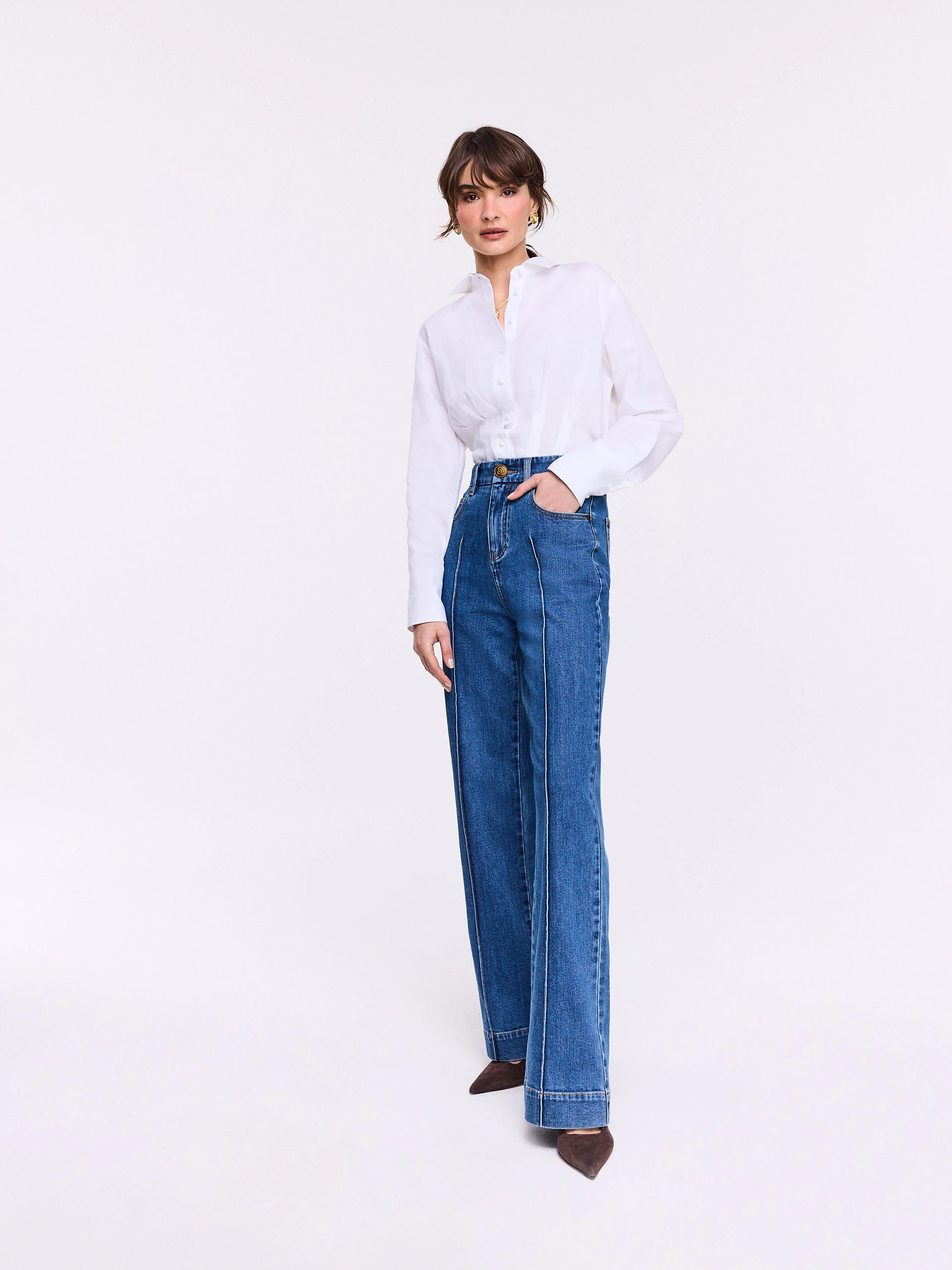 High-waisted jeans with decorative stitching