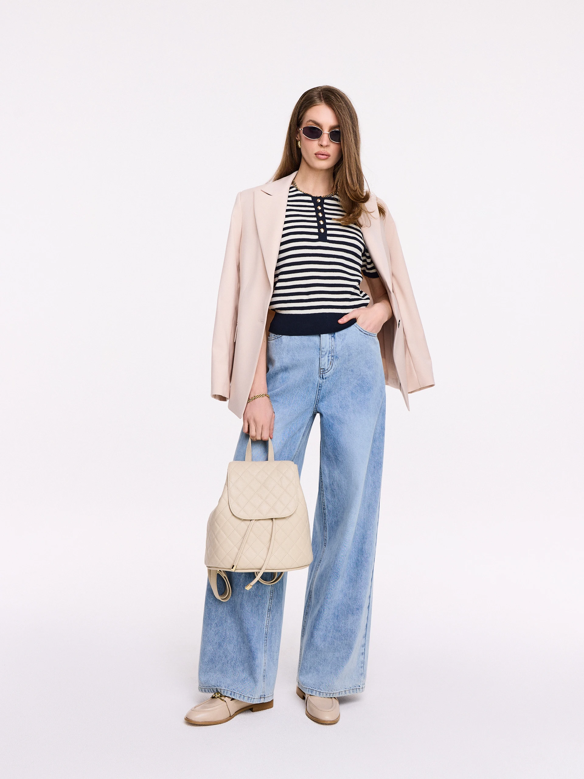 Jasne spodnie jeansowe o kroju wide leg