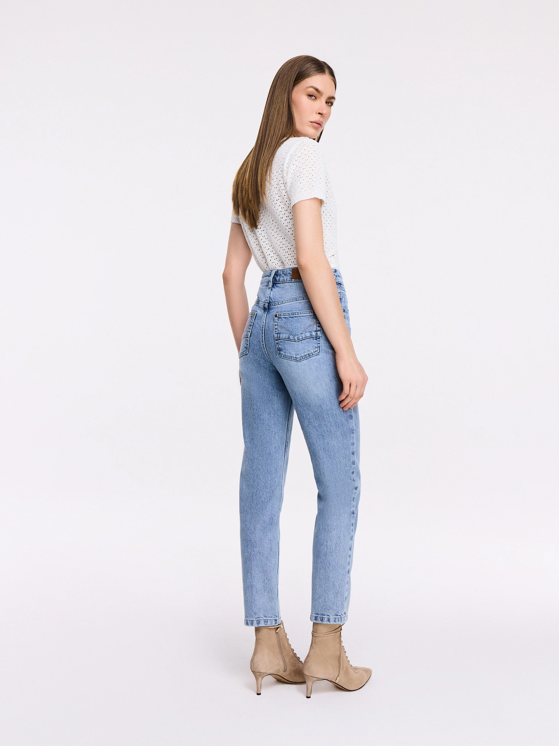 Spodnie jeansowe o kroju mom slim fit