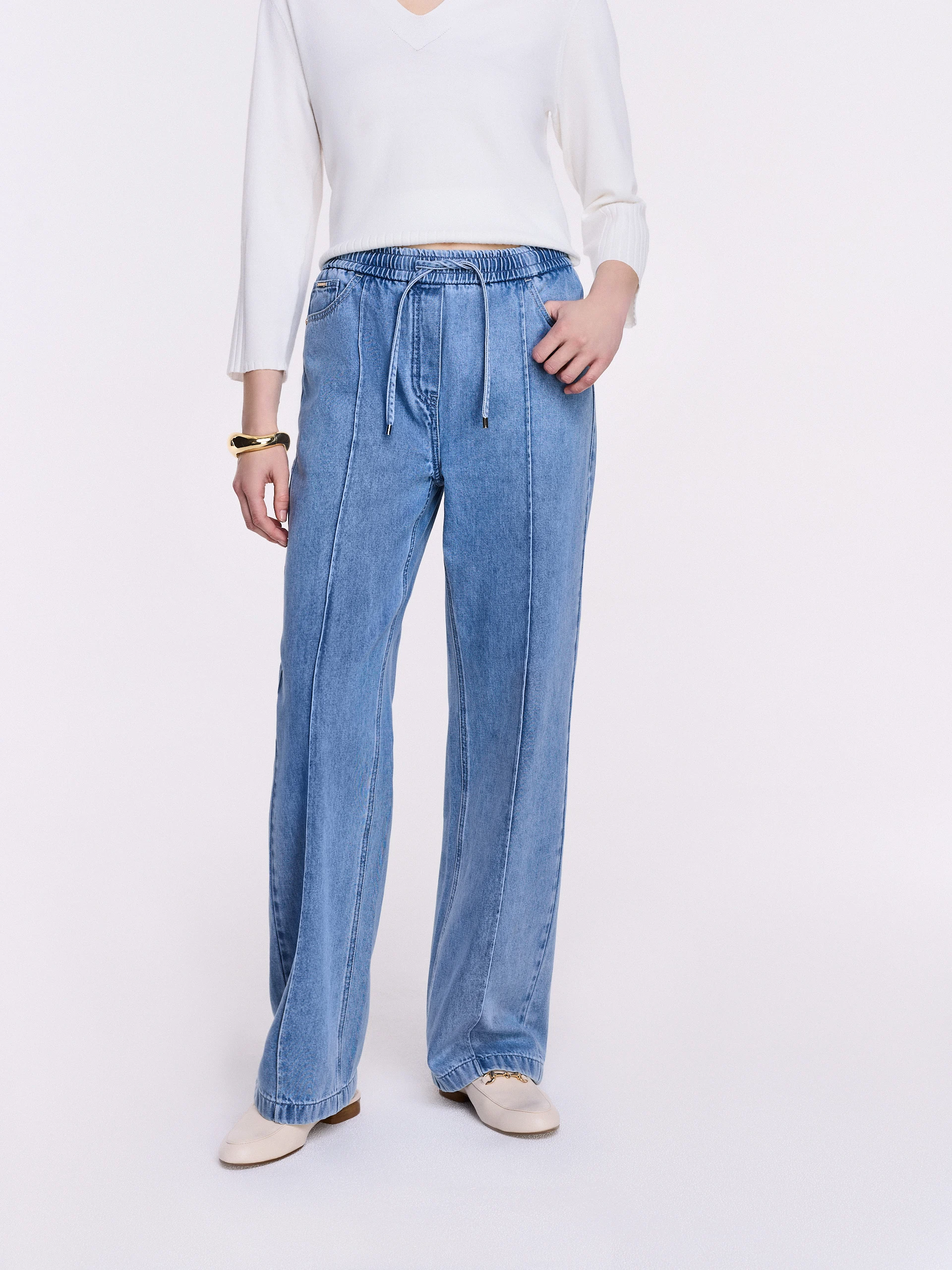 High-waisted jeans