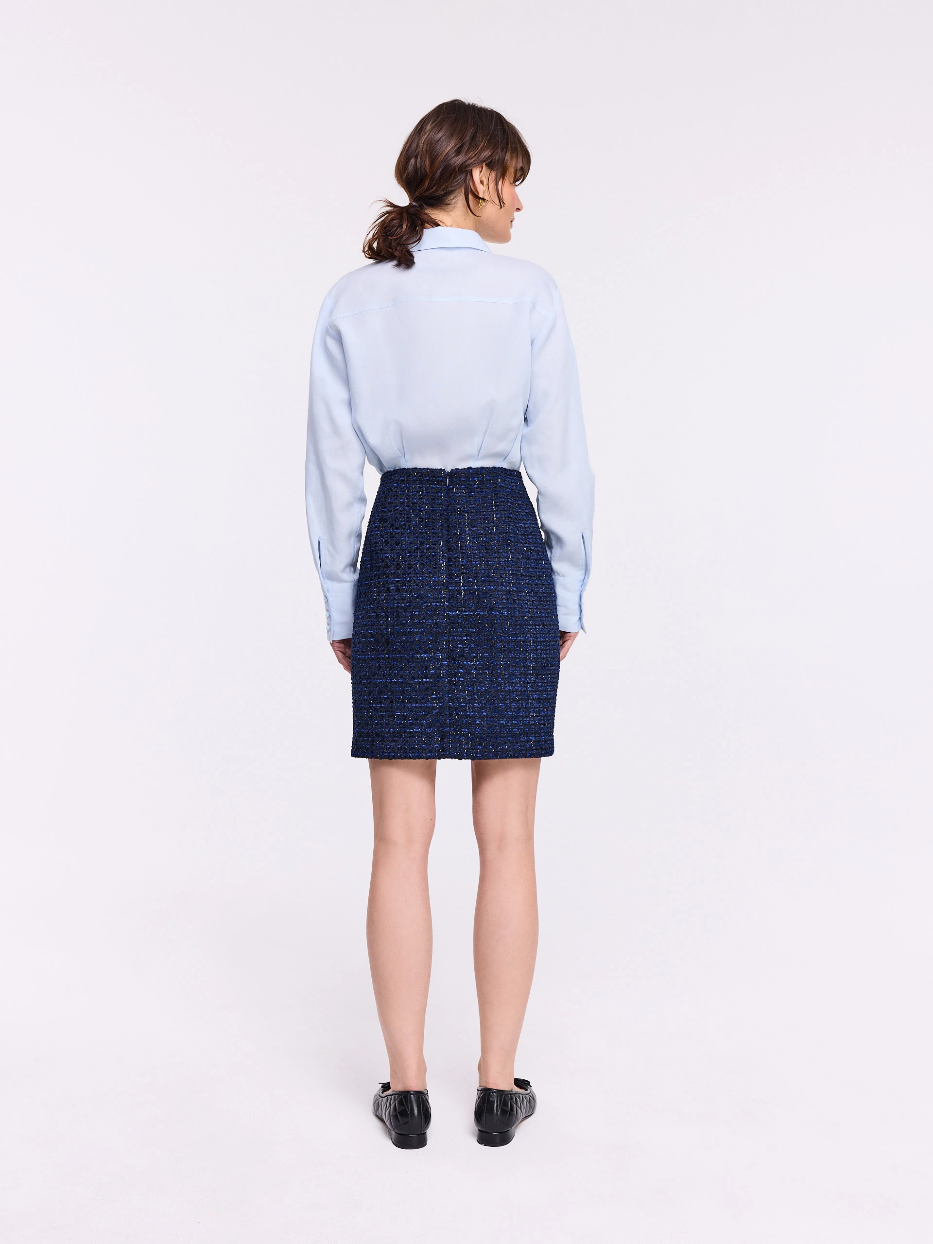 Short pencil skirt made of tweed