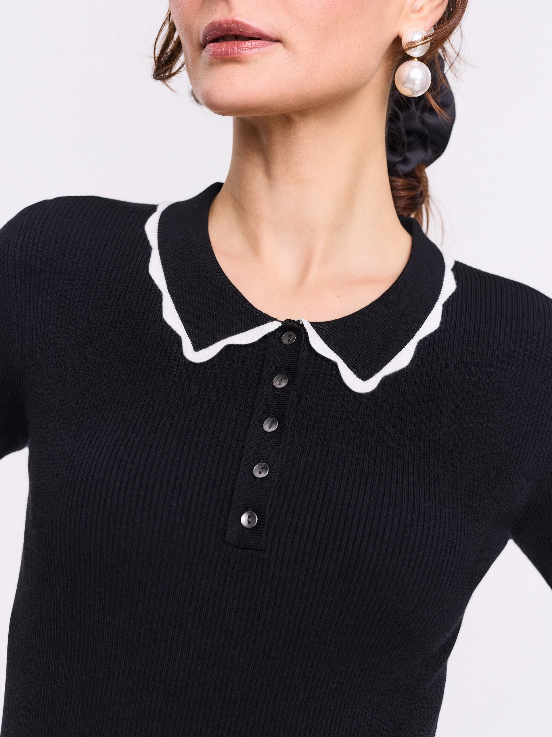 Black short-sleeved sweater with collar