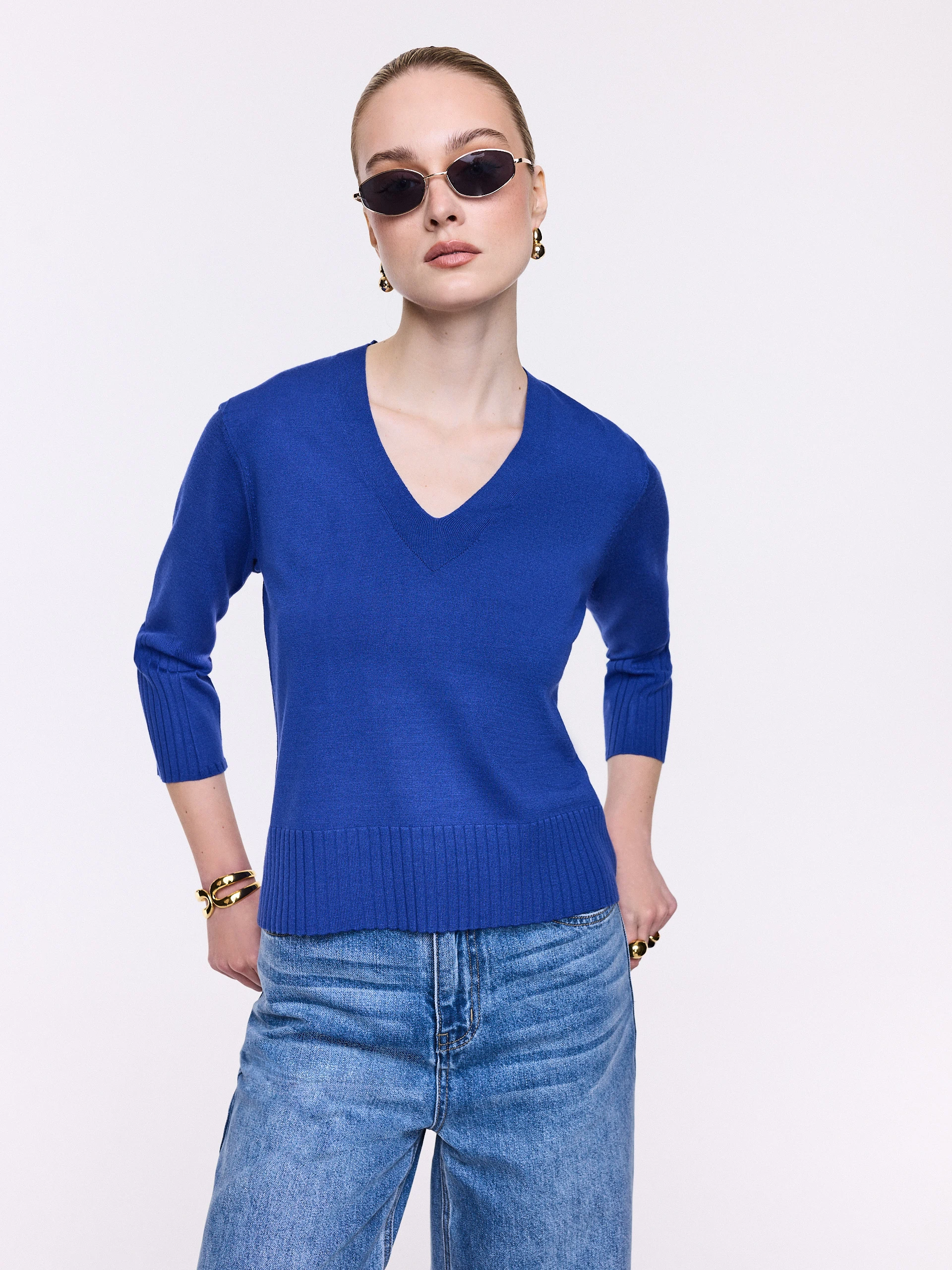 Sapphire-blue V-neck sweater