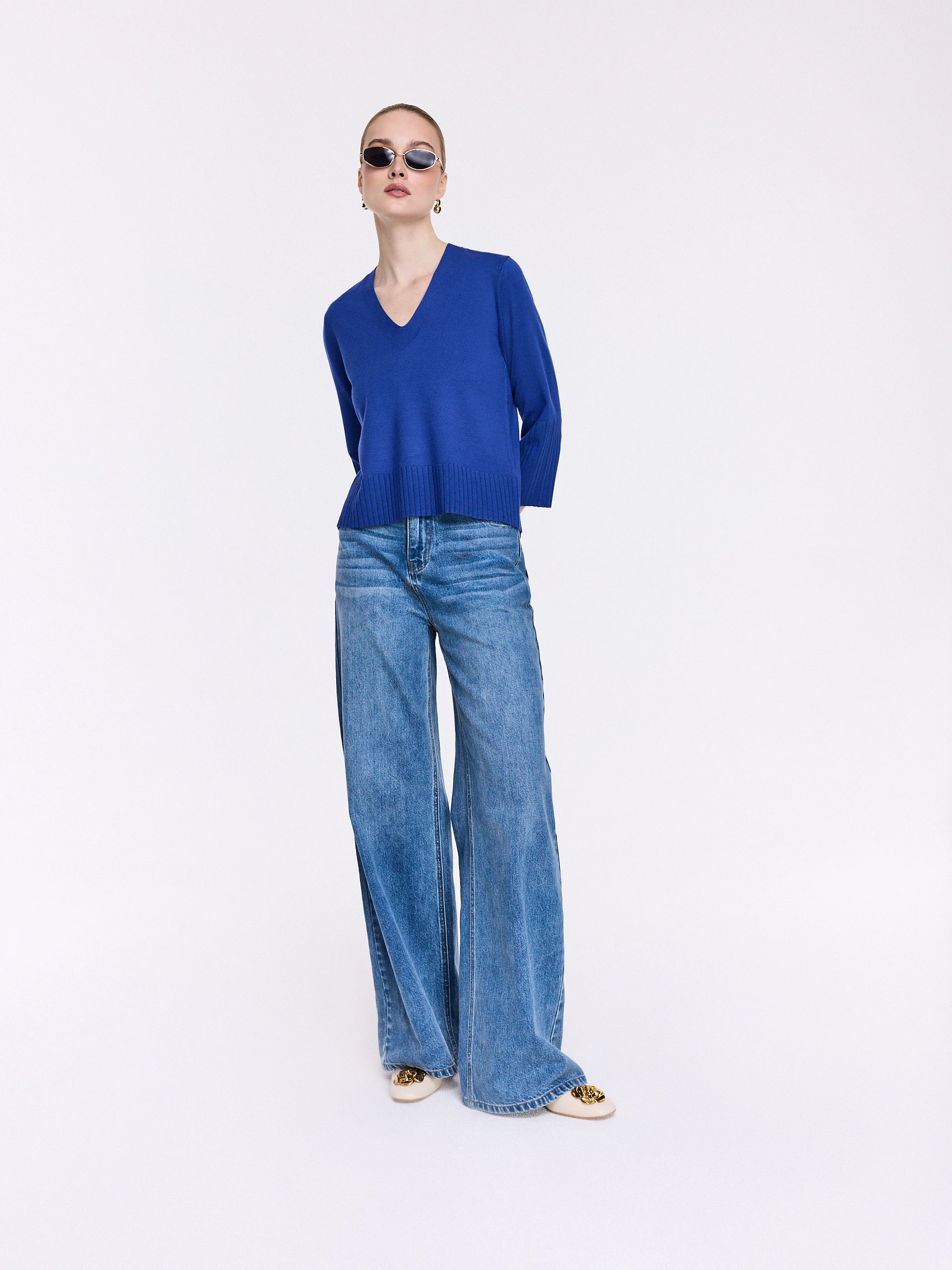 Sapphire-blue V-neck sweater