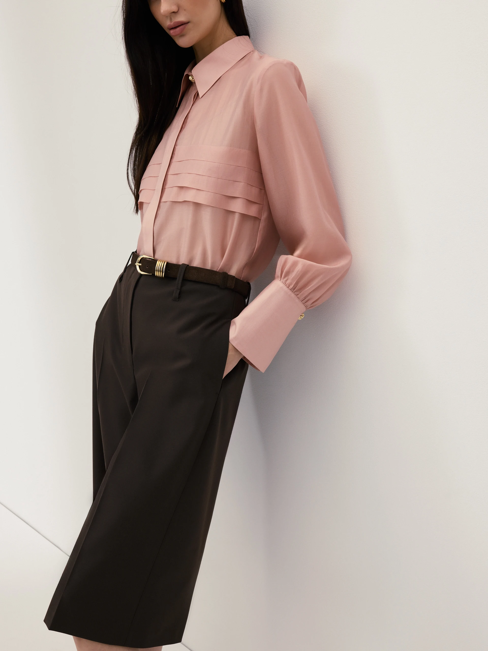 High-waisted chocolate-coloured Bermuda shorts