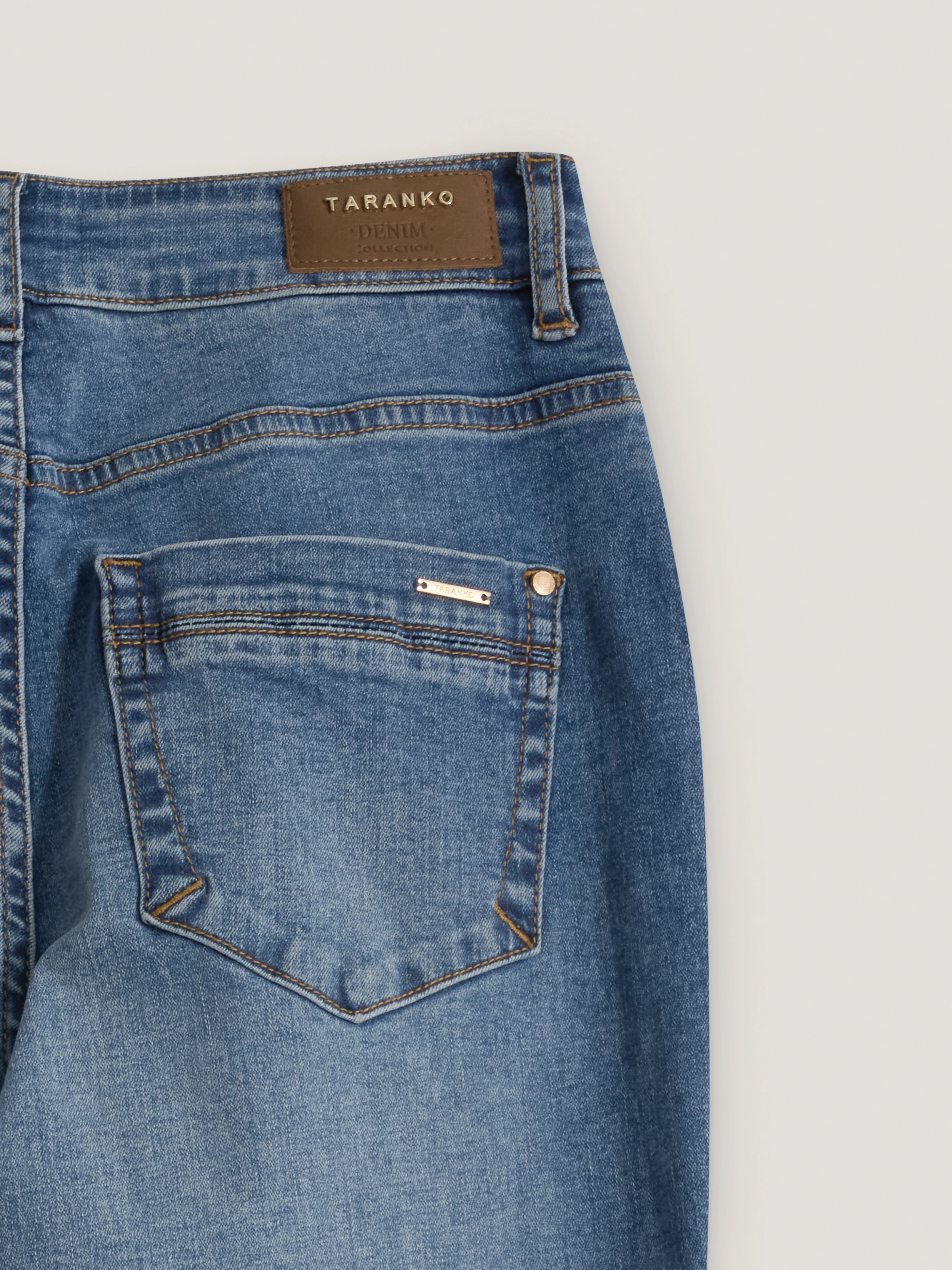 Jeans with straight legs