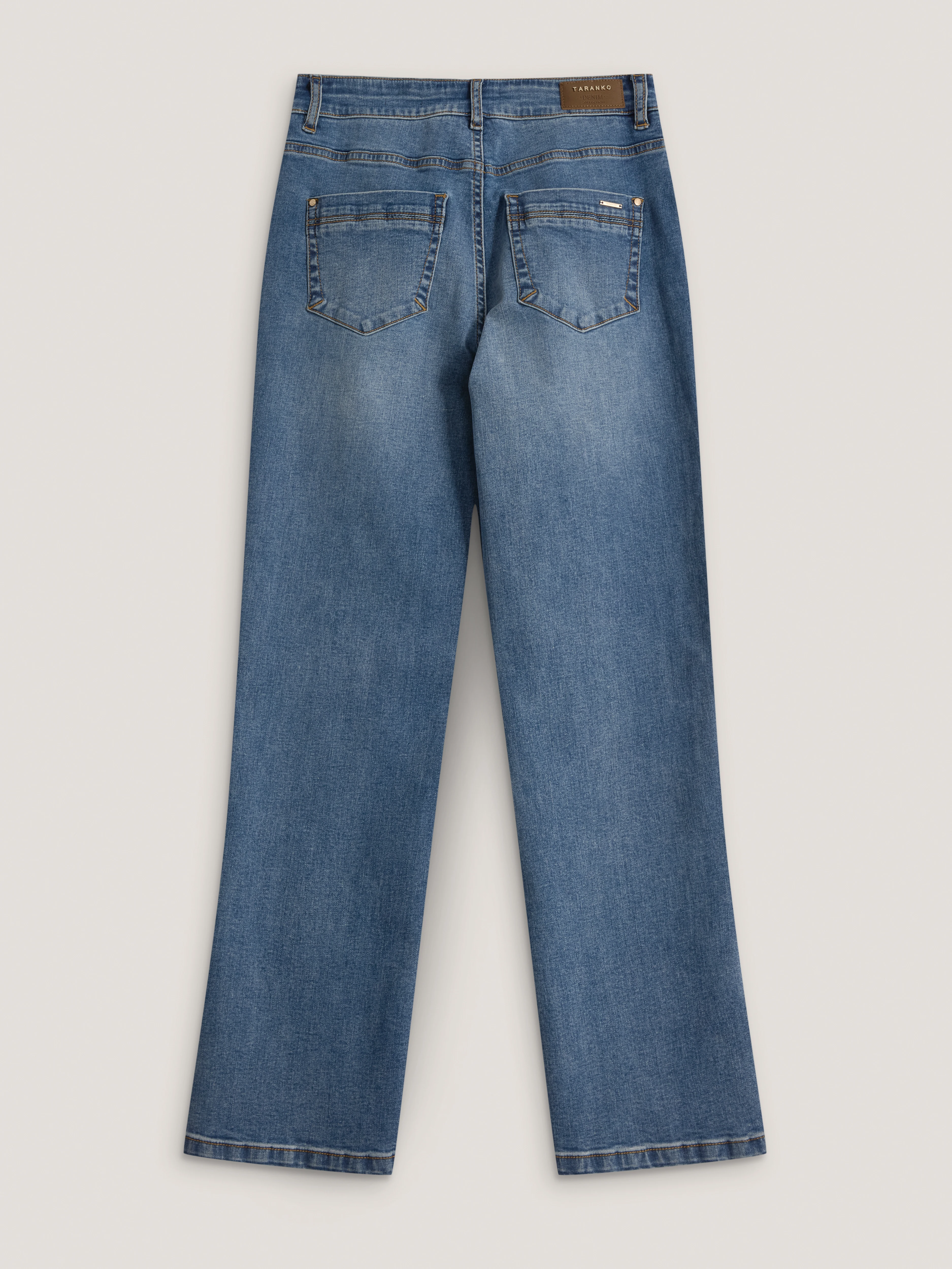 Jeans with straight legs