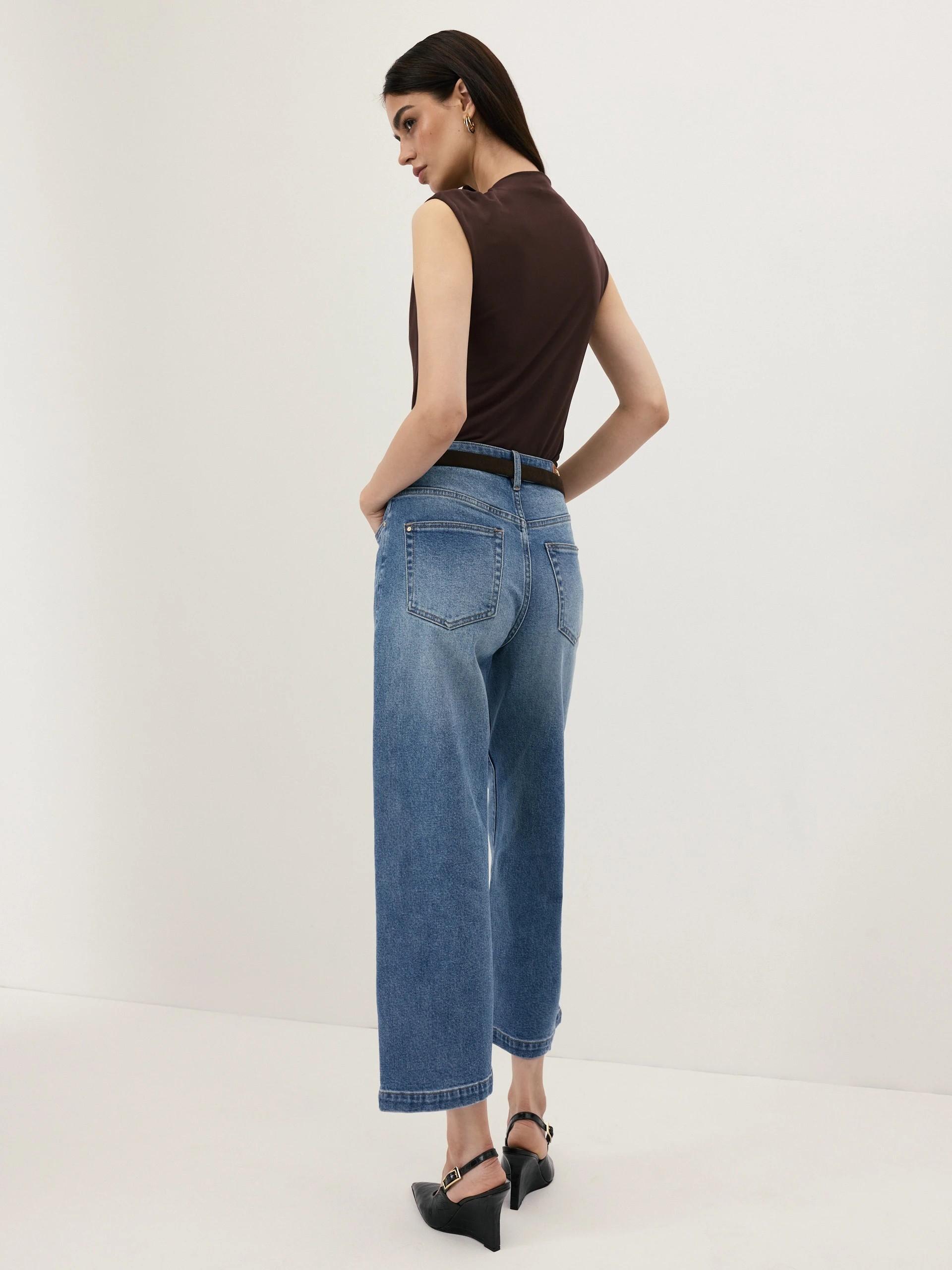 High-waisted, wide-leg jeans