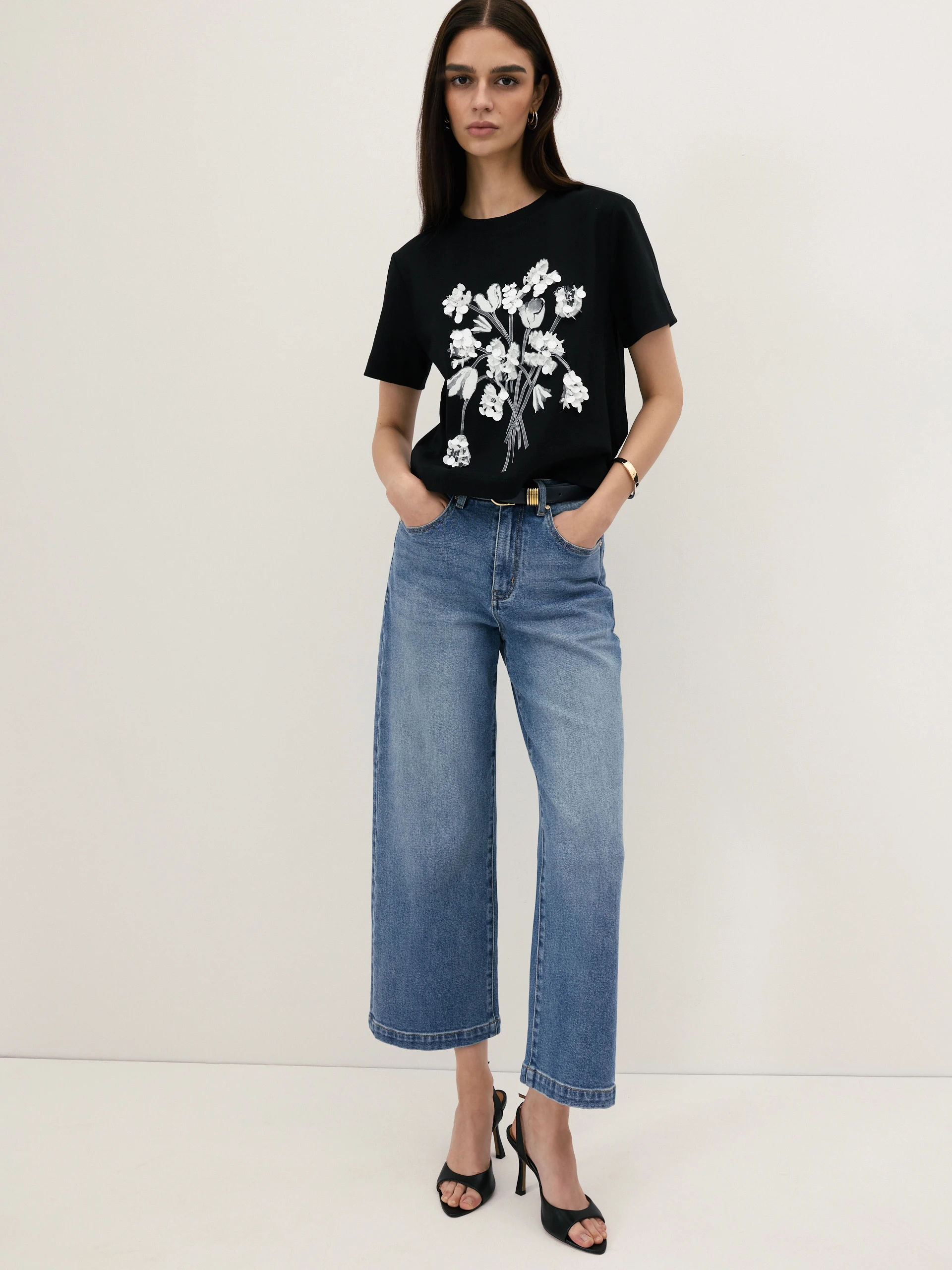 High-waisted, wide-leg jeans