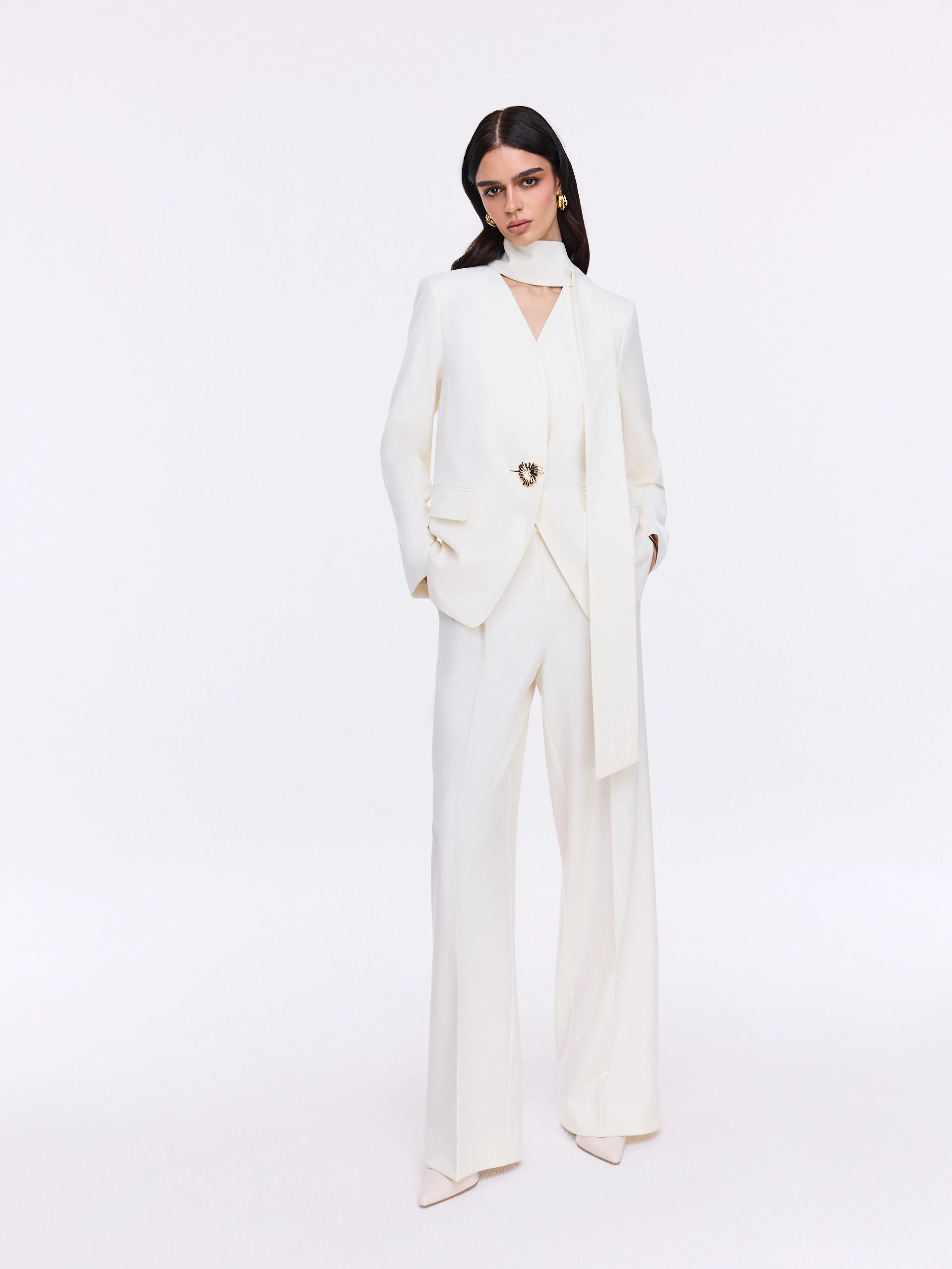 Elegant cream trousers with a gold button