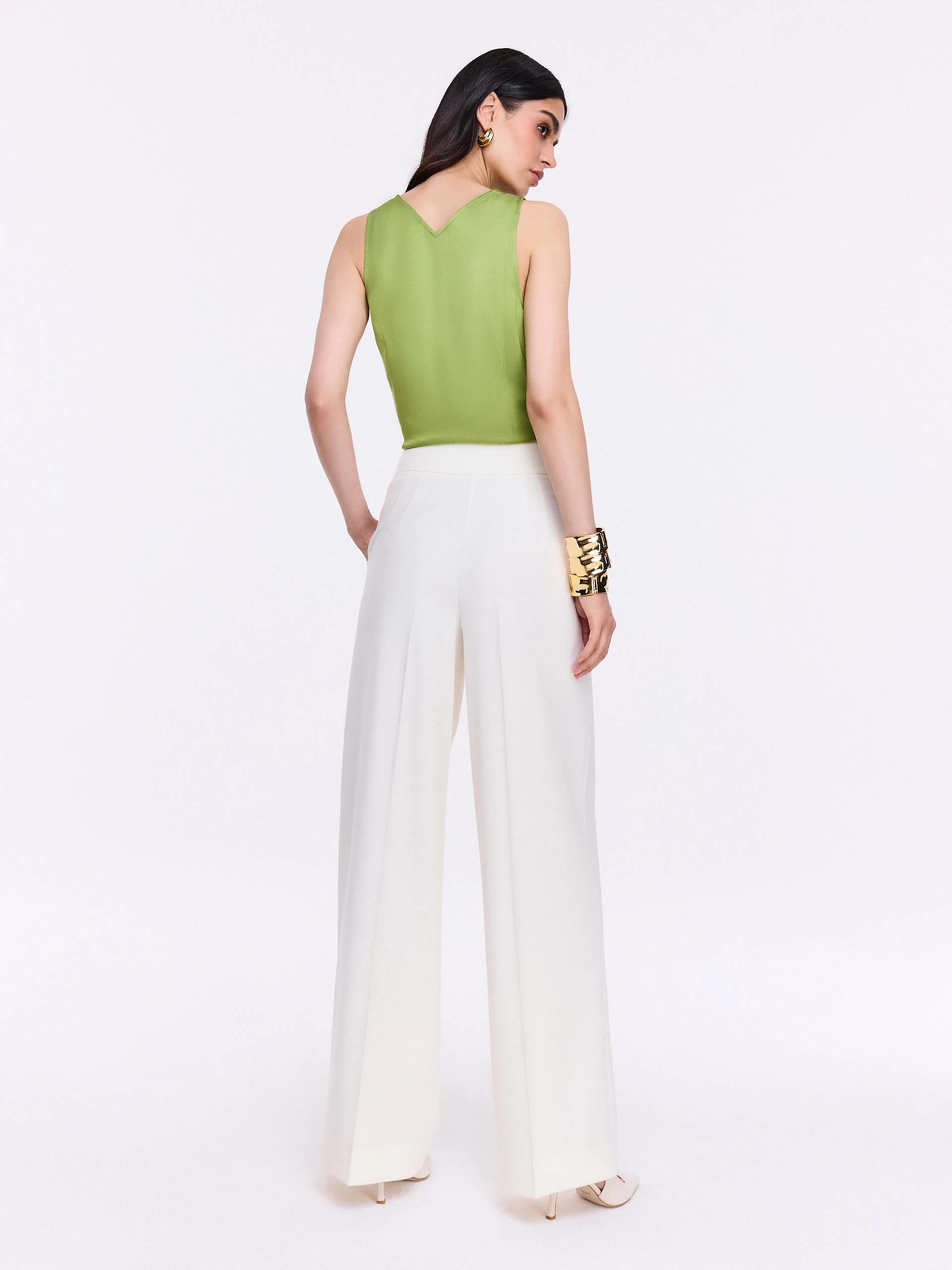 Elegant cream trousers with a gold button