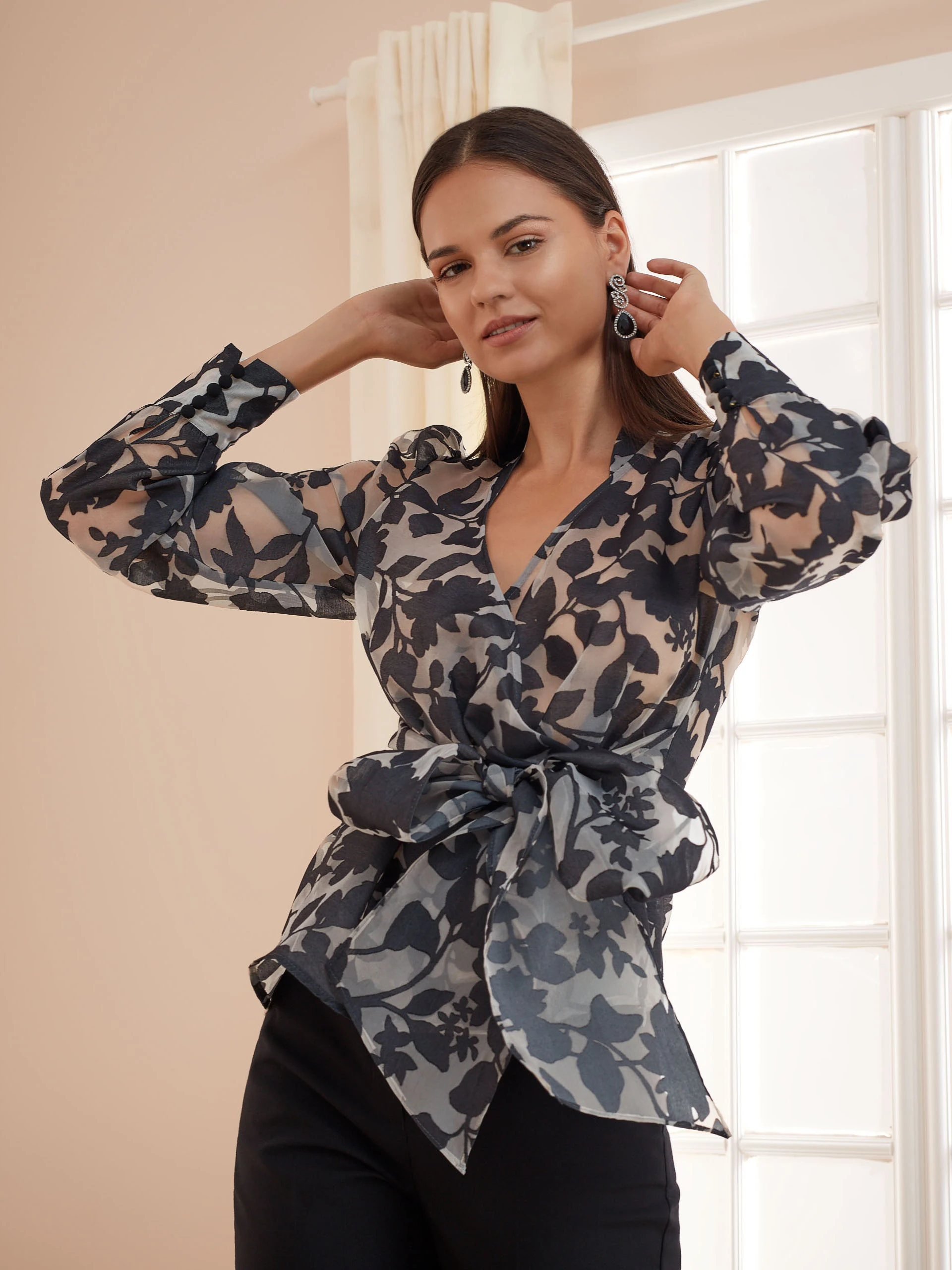 ROMANTIC BLOUSE WITH PATTERNS