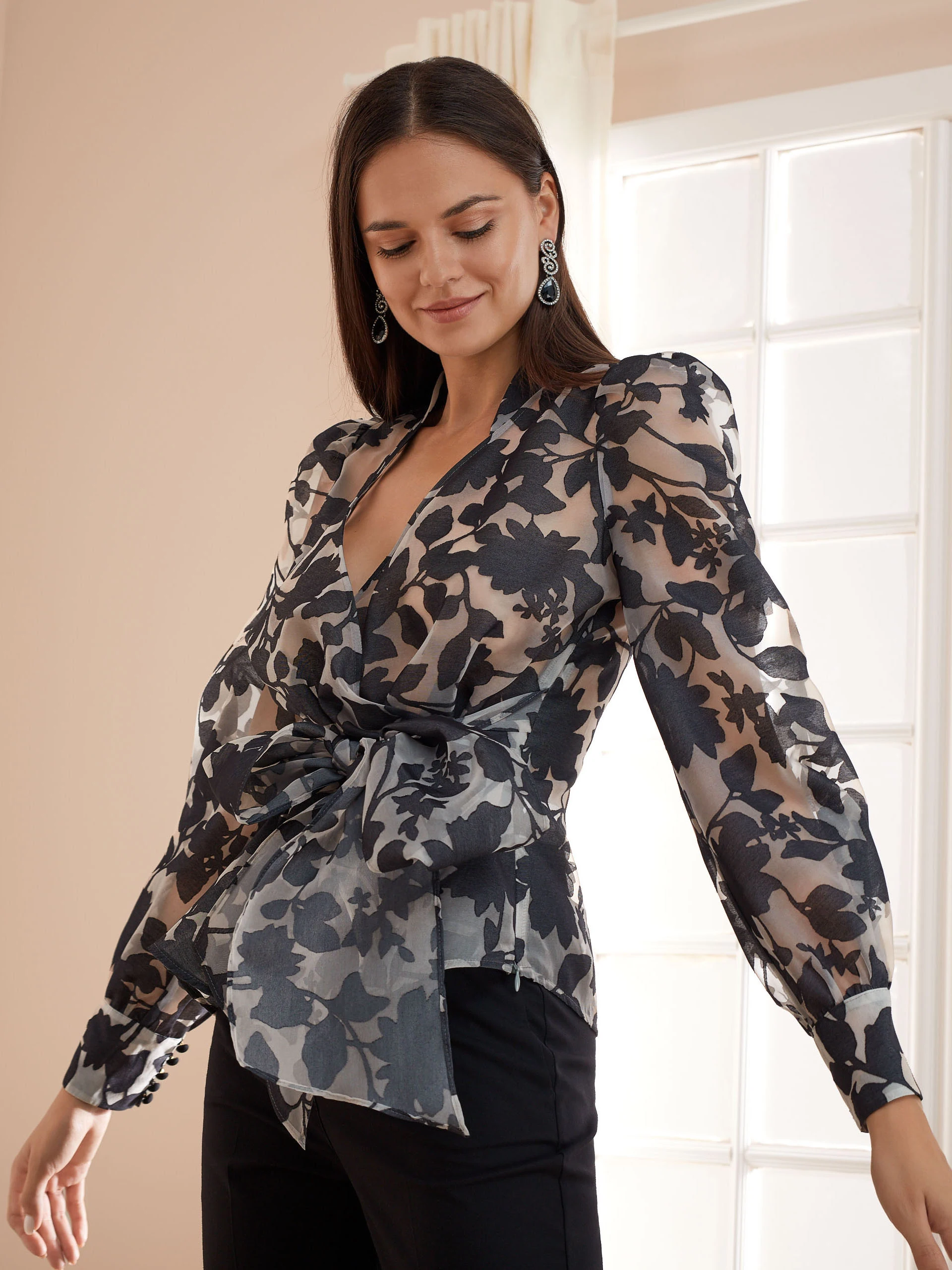 ROMANTIC BLOUSE WITH PATTERNS