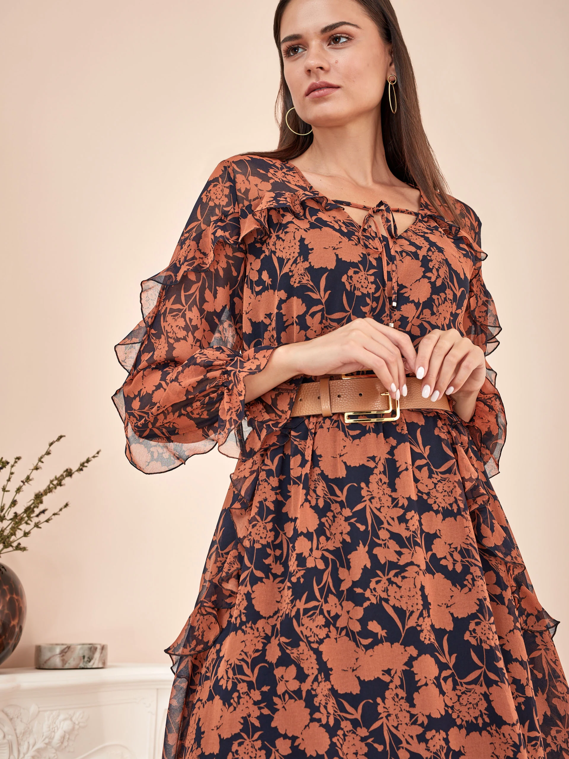 DELICATE FLORAL PRINT DRESS