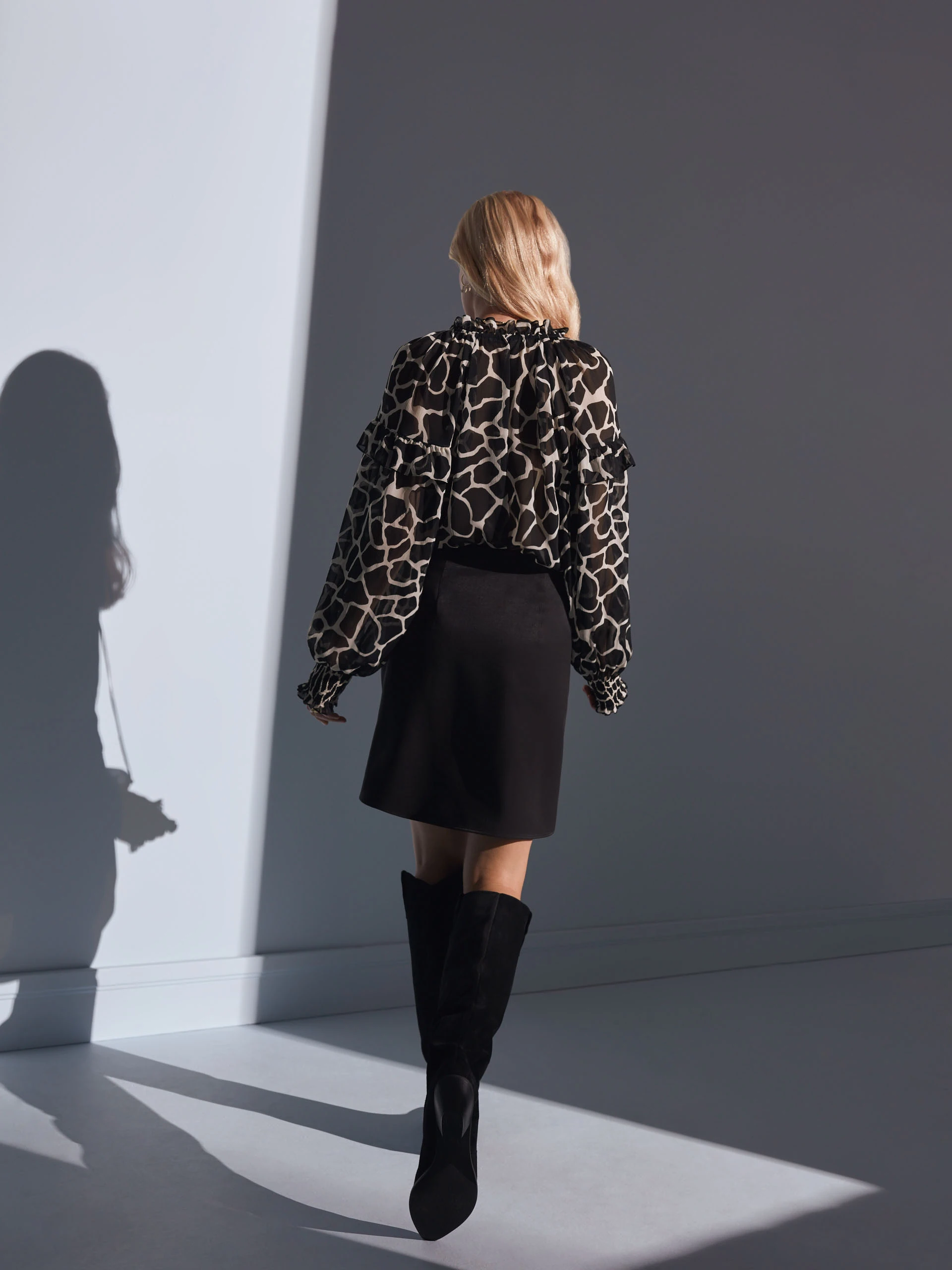 ENVELOPE BLACK SKIRT